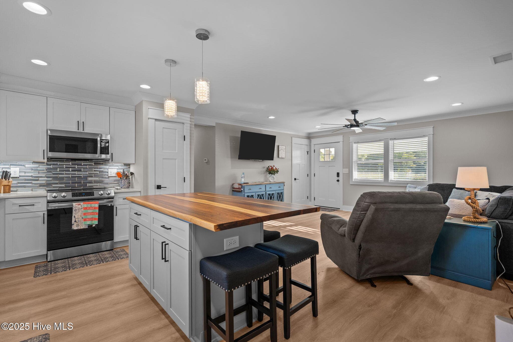KITCHEN W/PULL UP BAR SEATING - 2037 Oxpen Road SW, Supply, NC 28462