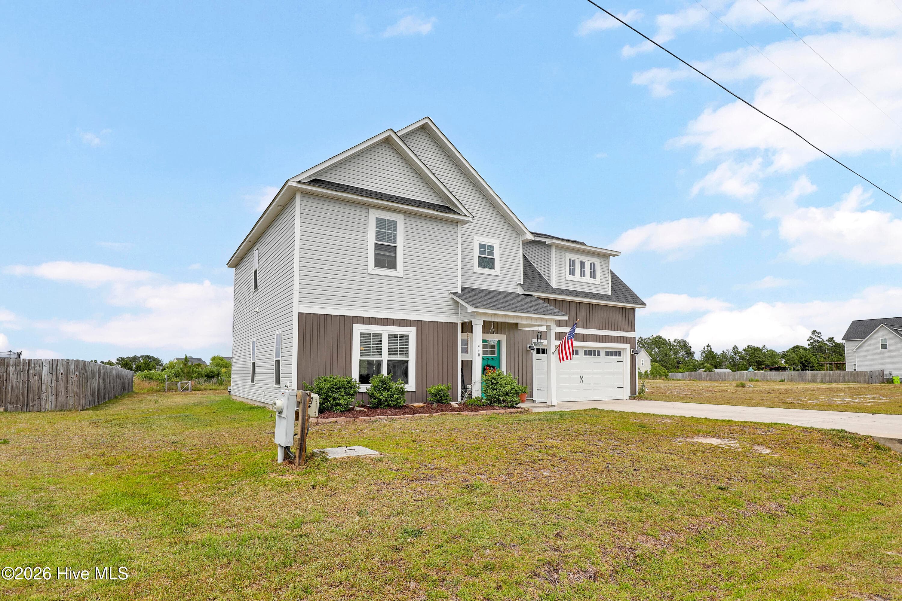 Single Family Residence at 440 Elgin Road, Hubert, NC 28539, photo 3 of 34