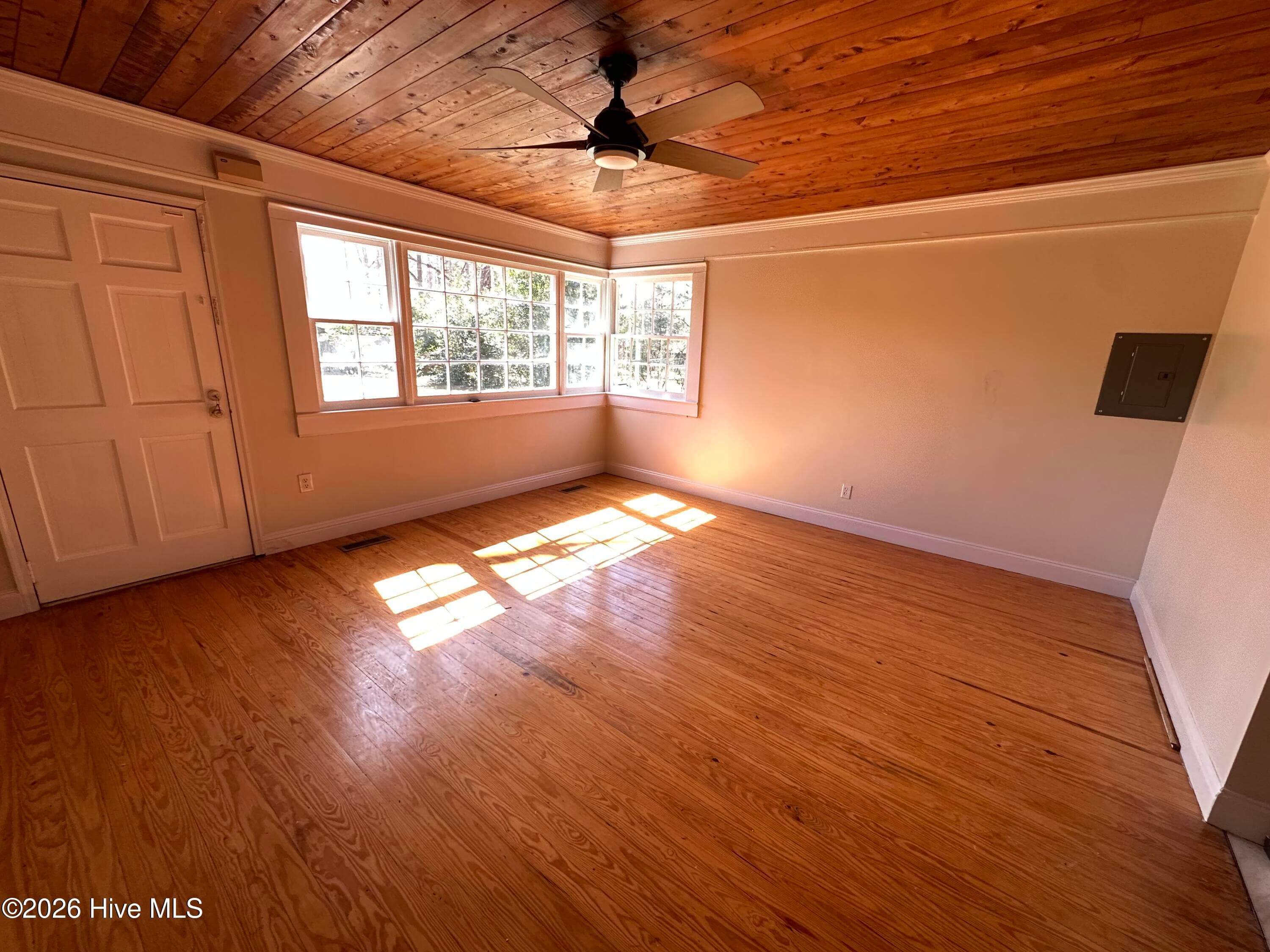 Single Family Residence at 1005 W Church Street, Laurinburg, NC 28352, photo 2 of 3