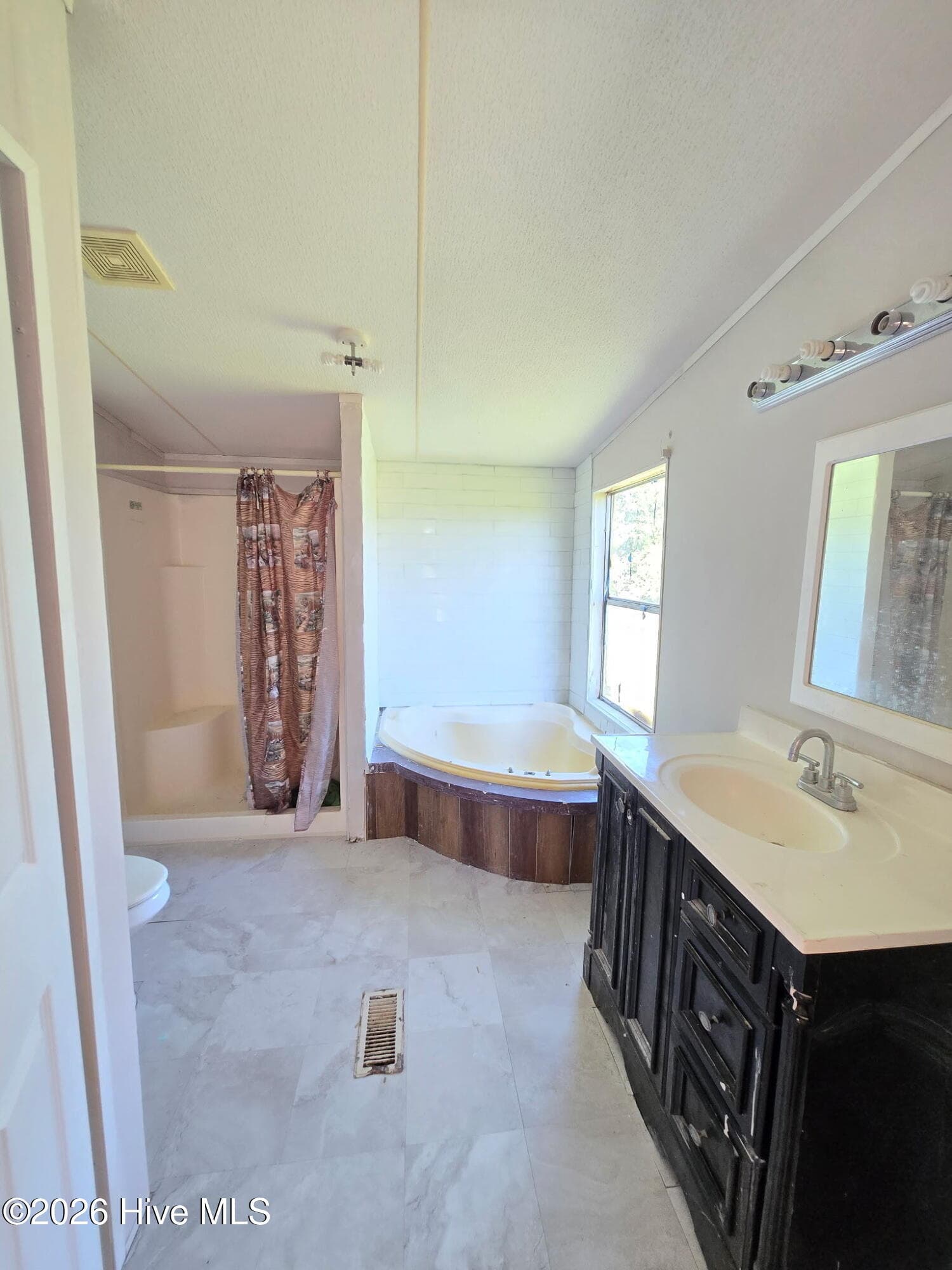 Manufactured Home at 1167 Shawnee Lane, Stapleton, GA 30823, photo 8 of 14