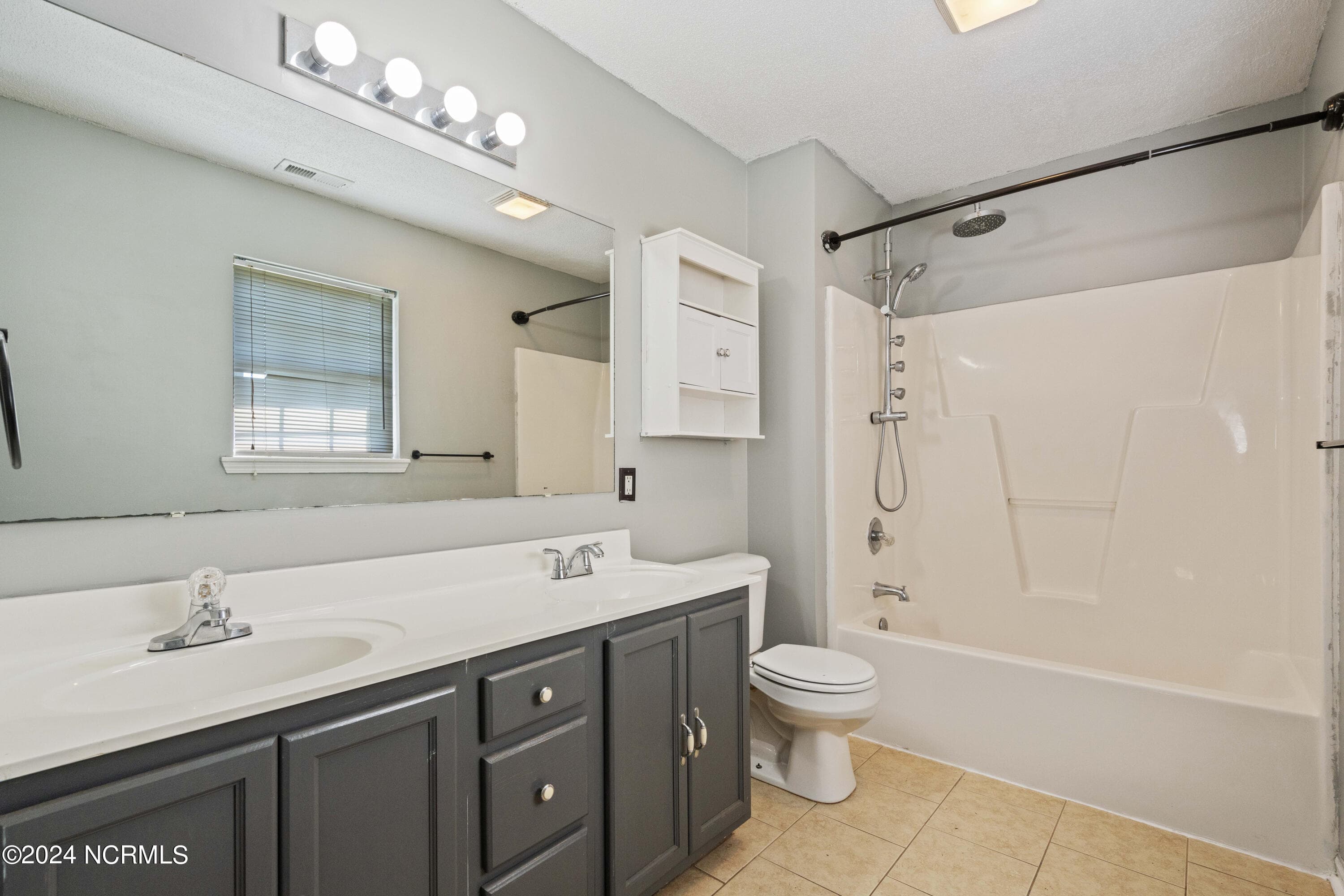 Single Family Residence at 251 Bannermans Mill Road, Richlands, NC 28574, photo 14 of 19