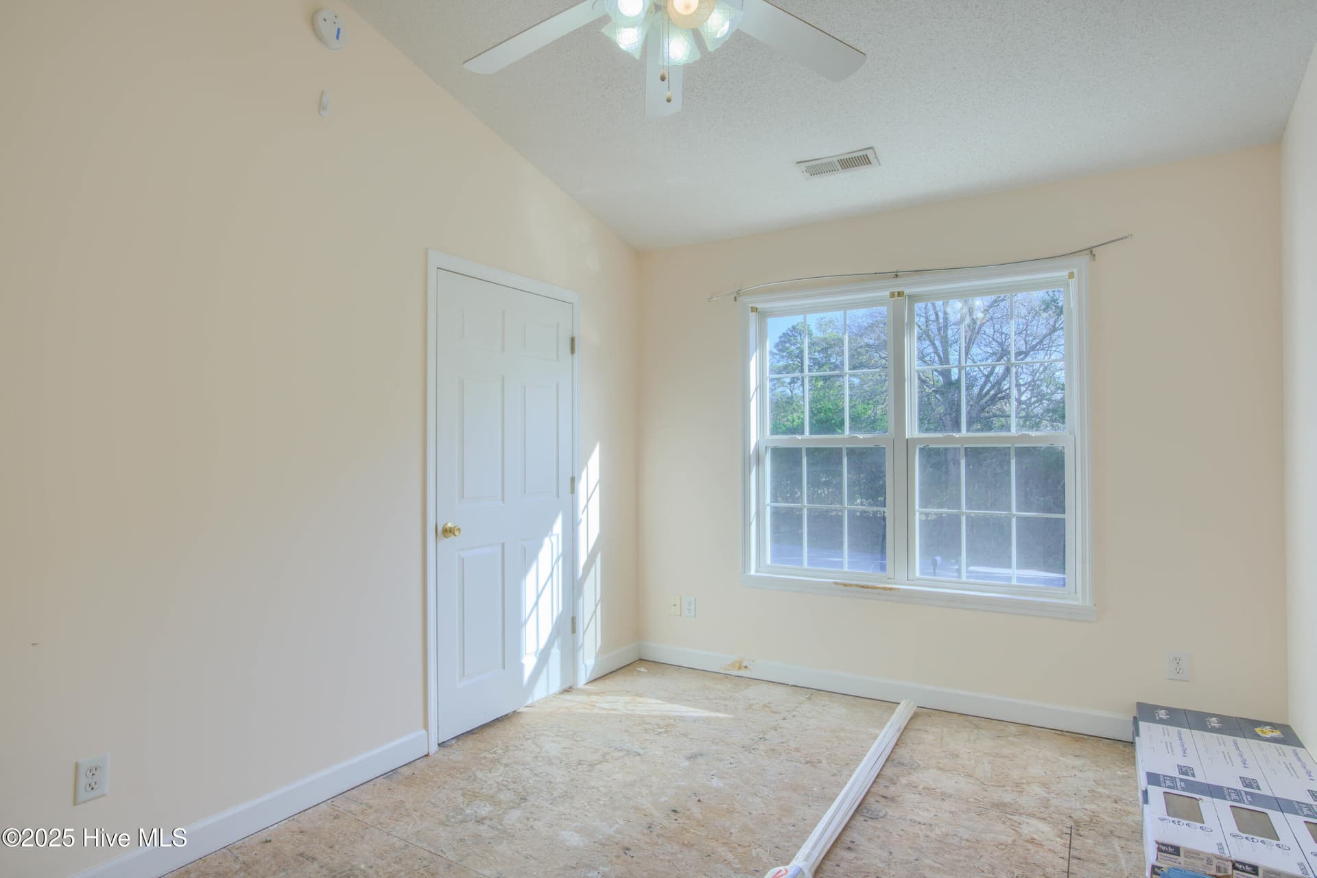 Townhouse at 113 Tillett Lane, Sneads Ferry, NC 28460, photo 18 of 29