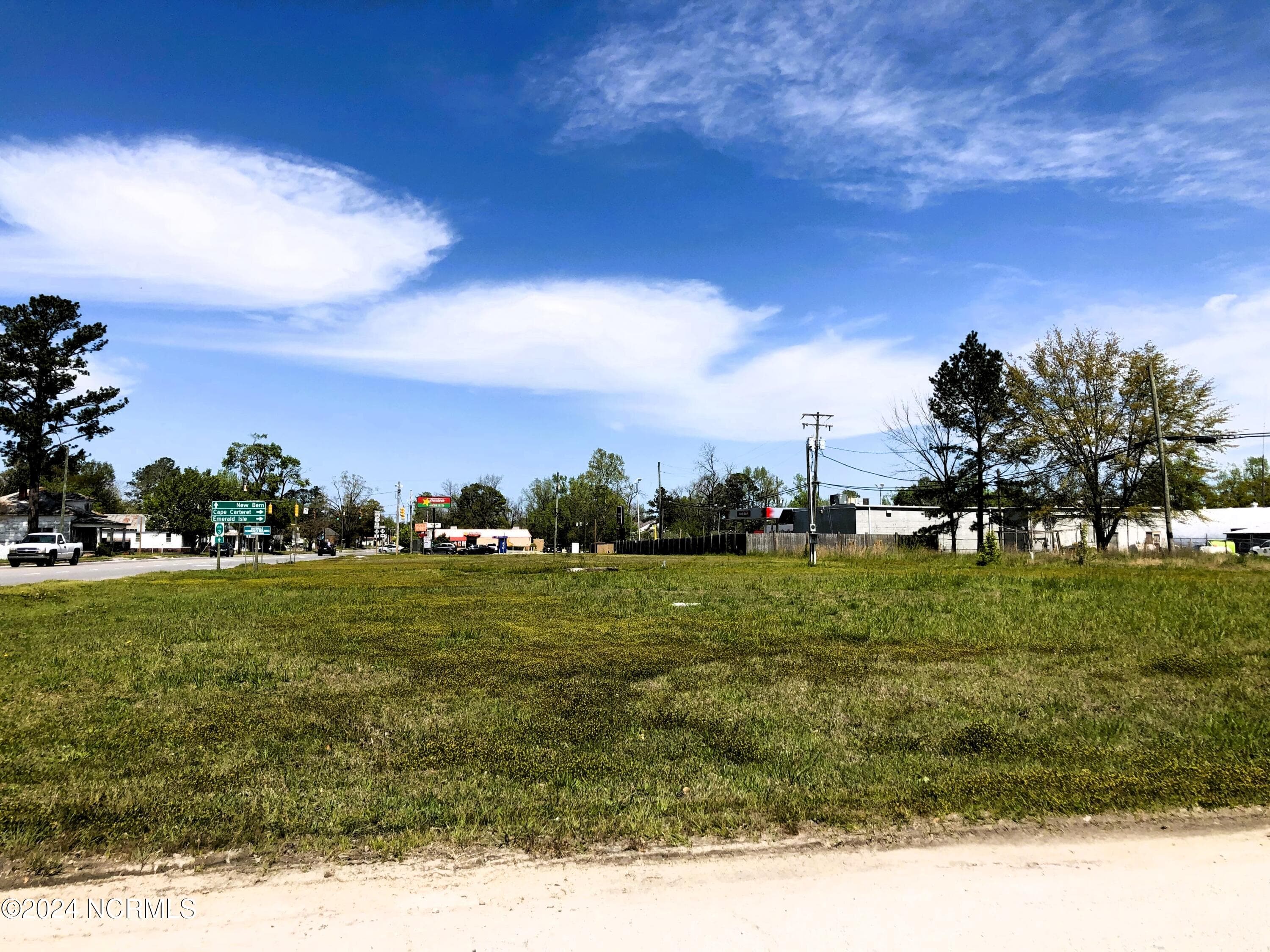 Unimproved Land at 803/805 Main Street, Maysville, NC 28555, photo 2 of 5