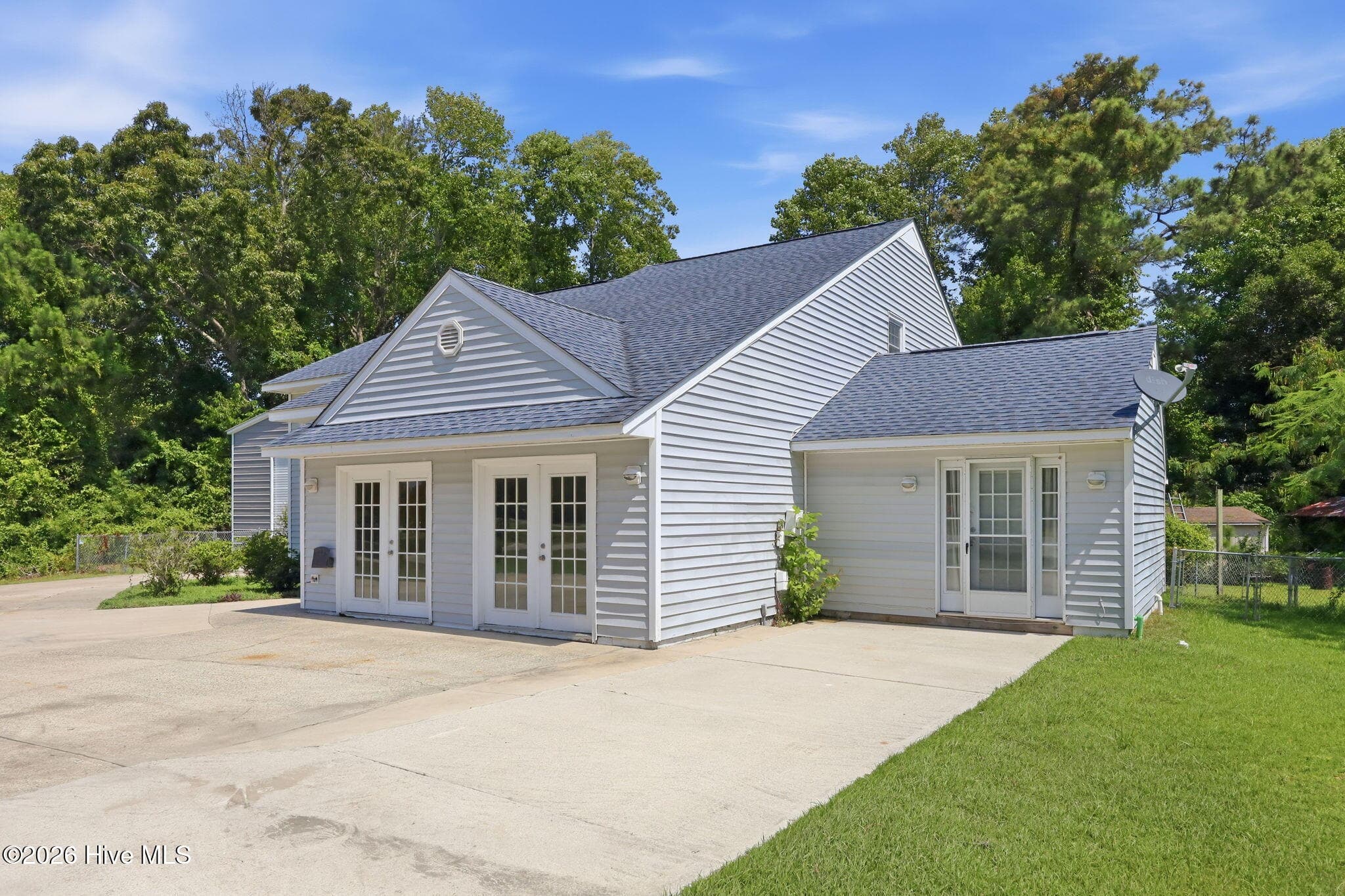 Single Family Residence at 3018 Mandy Lane, Morehead City, NC 28557, photo 2 of 65
