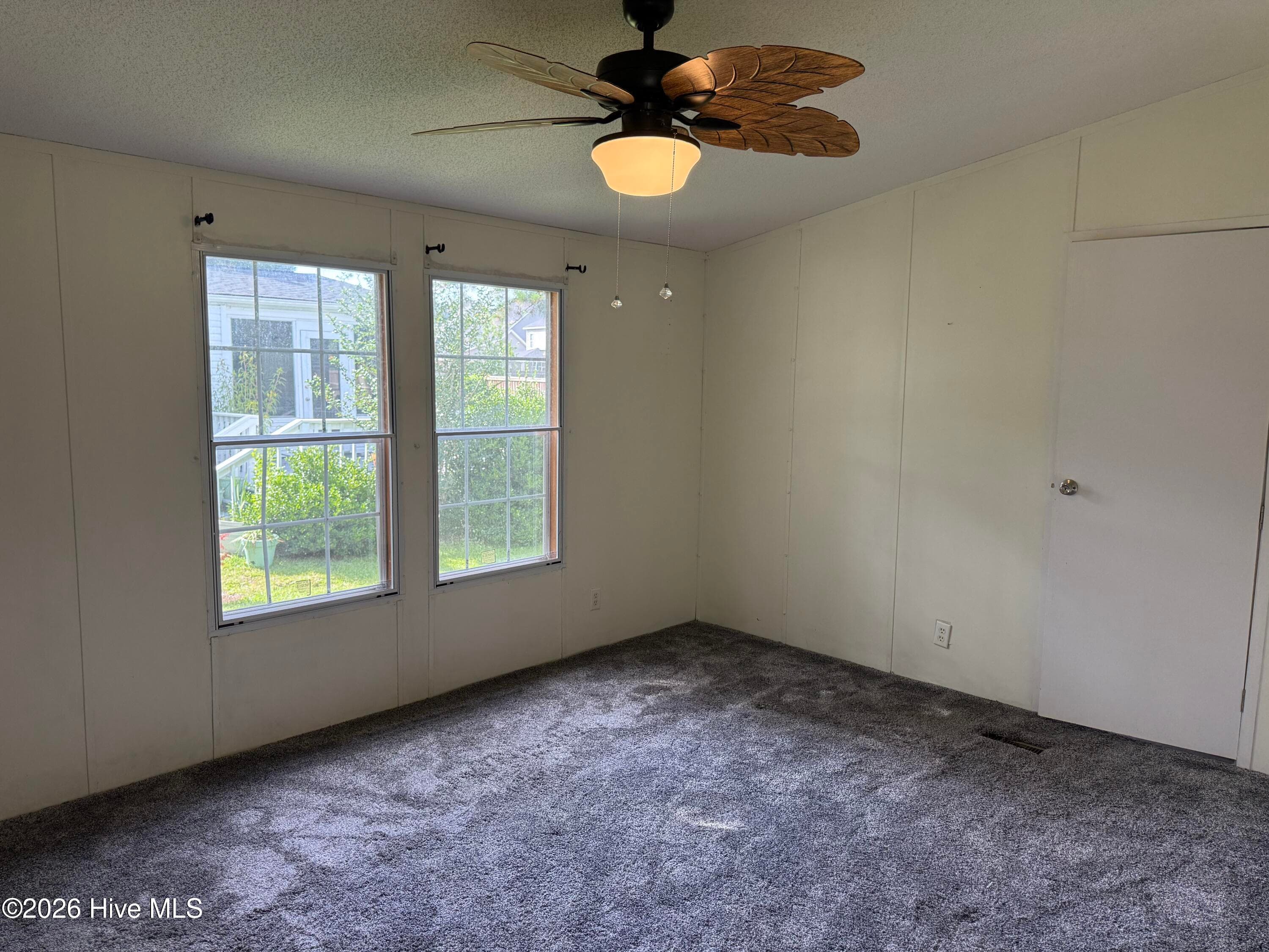 Manufactured Home at 907 Kontiki Court, Hampstead, NC 28443, photo 8 of 14