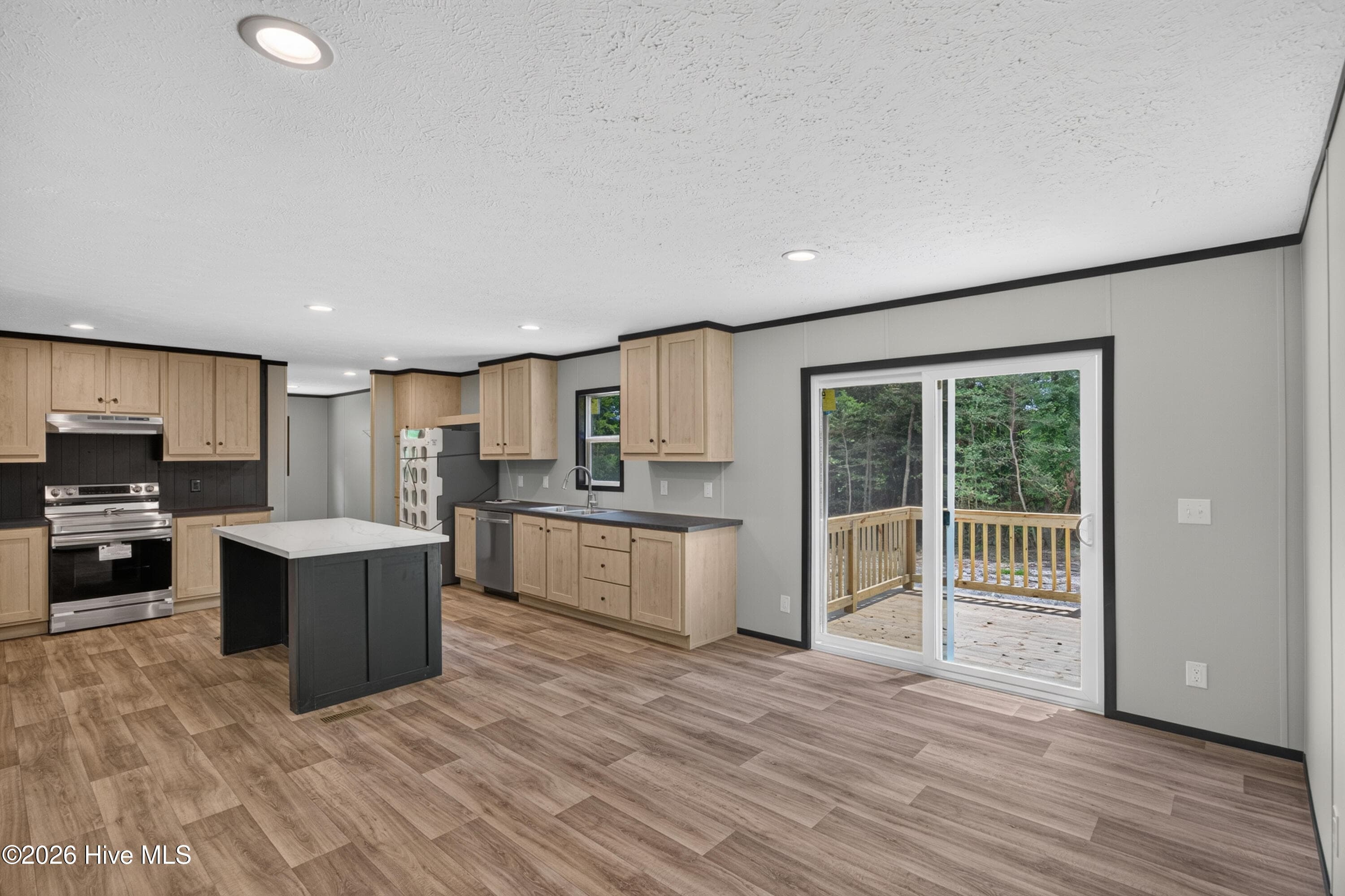 Manufactured Home at 372 Mallard Roost Drive, Burgaw, NC 28425, photo 12 of 44