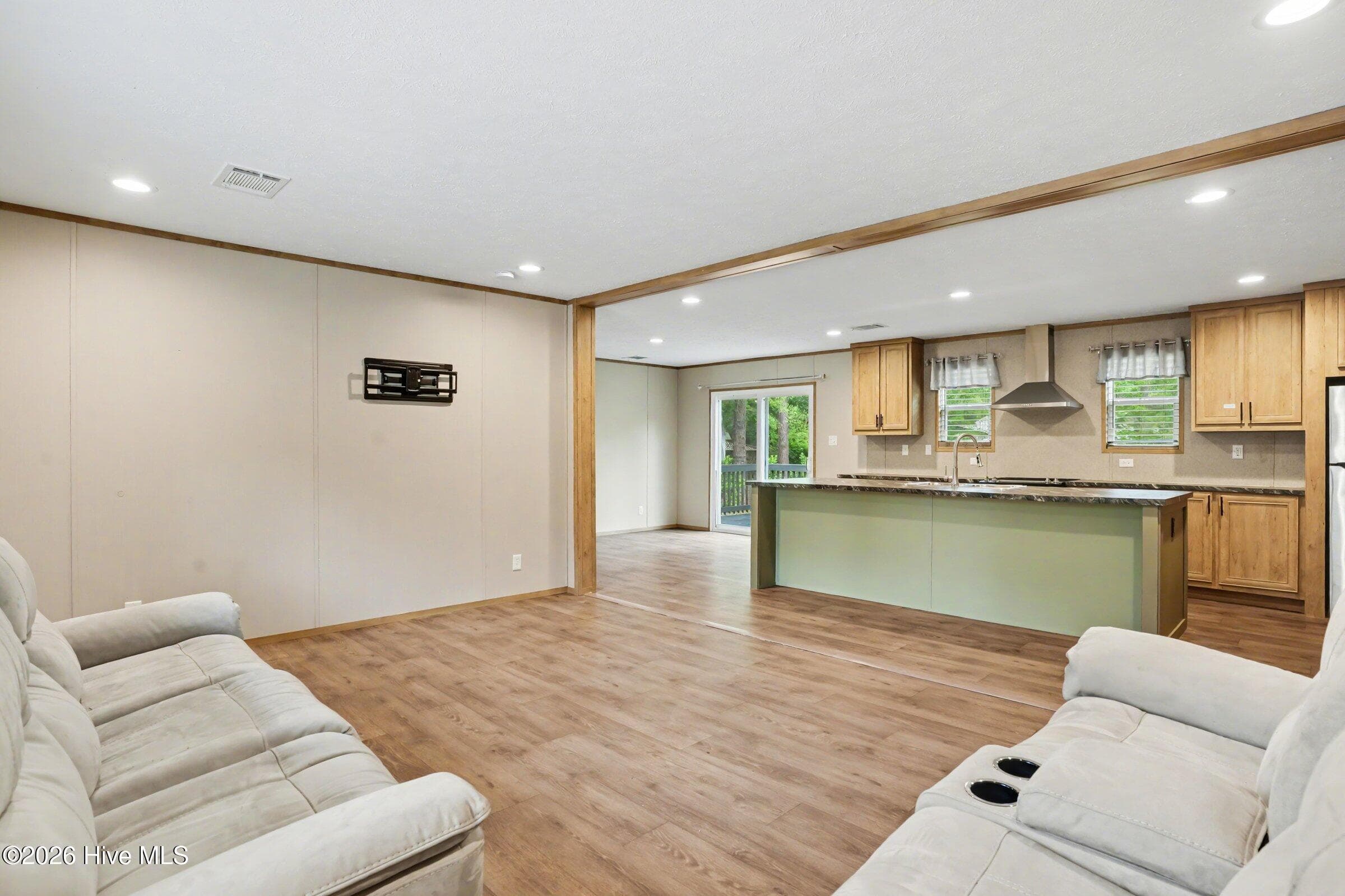 Manufactured Home at 335 Ridgewood Drive NW, Calabash, NC 28467, photo 15 of 39