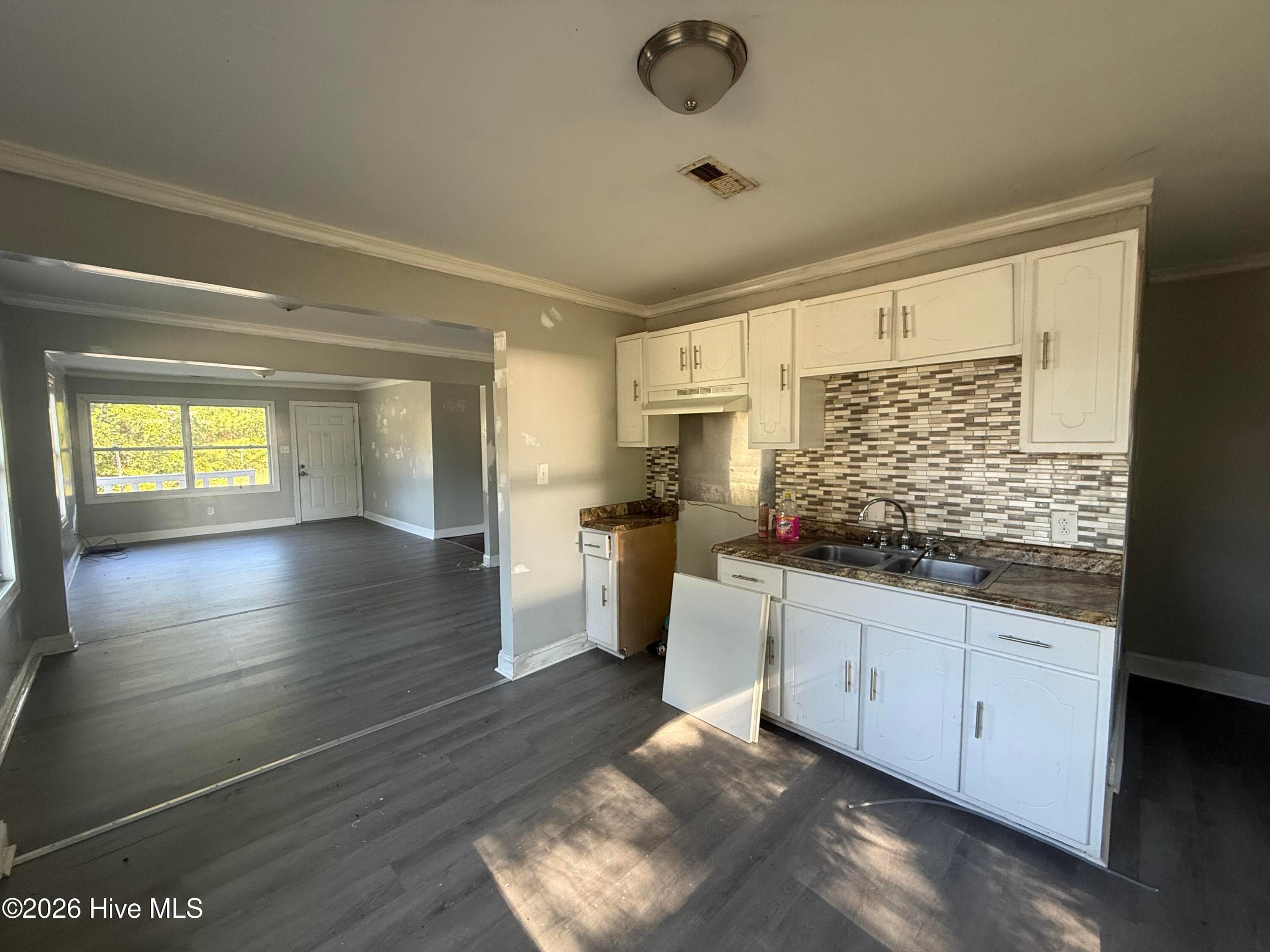 Single Family Residence at 1201 Sycamore Road, Kinston, NC 28501, photo 2 of 7