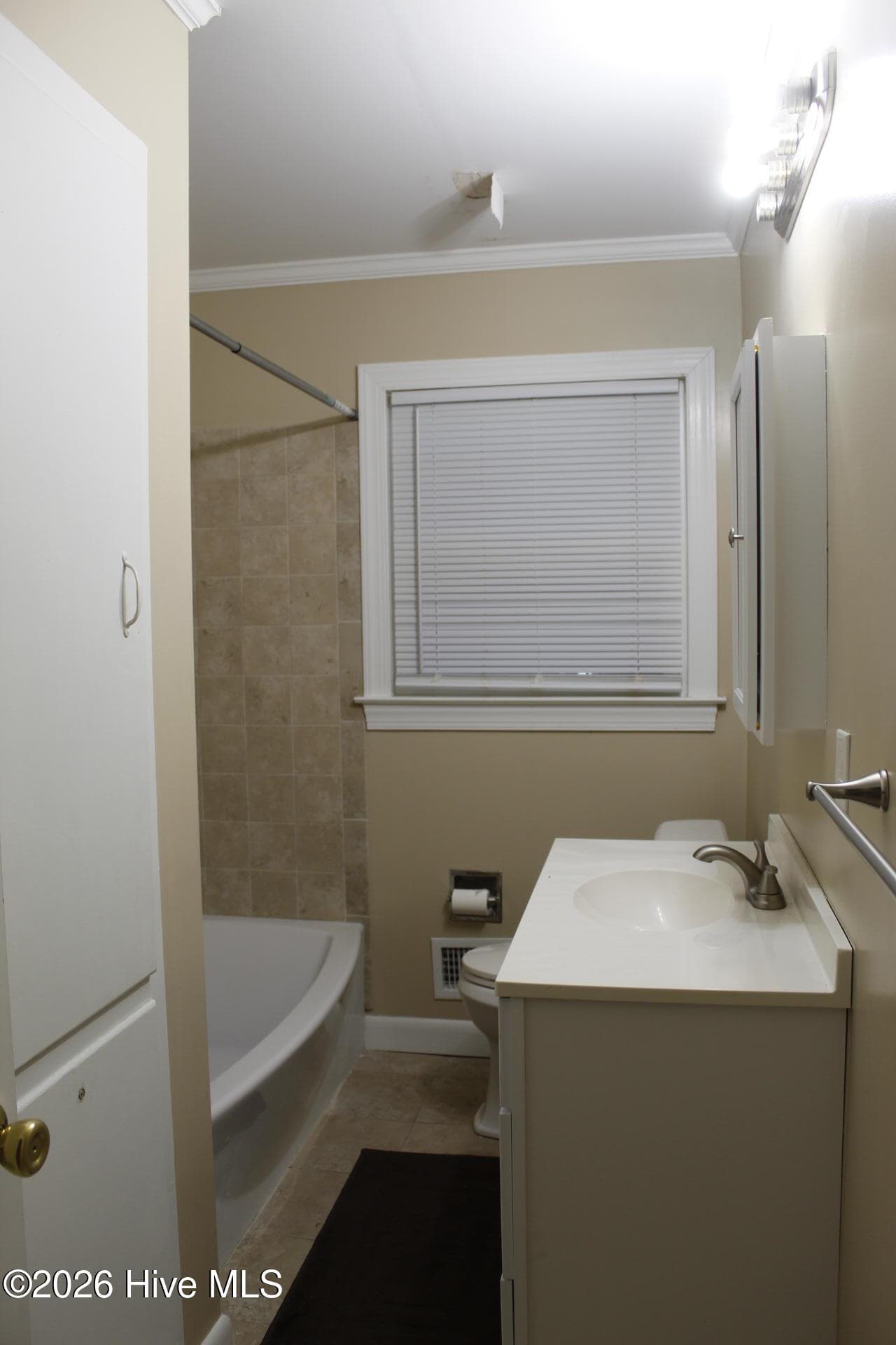 Single Family Residence at 2124 Oleander Drive, Wilmington, NC 28403, photo 15 of 32