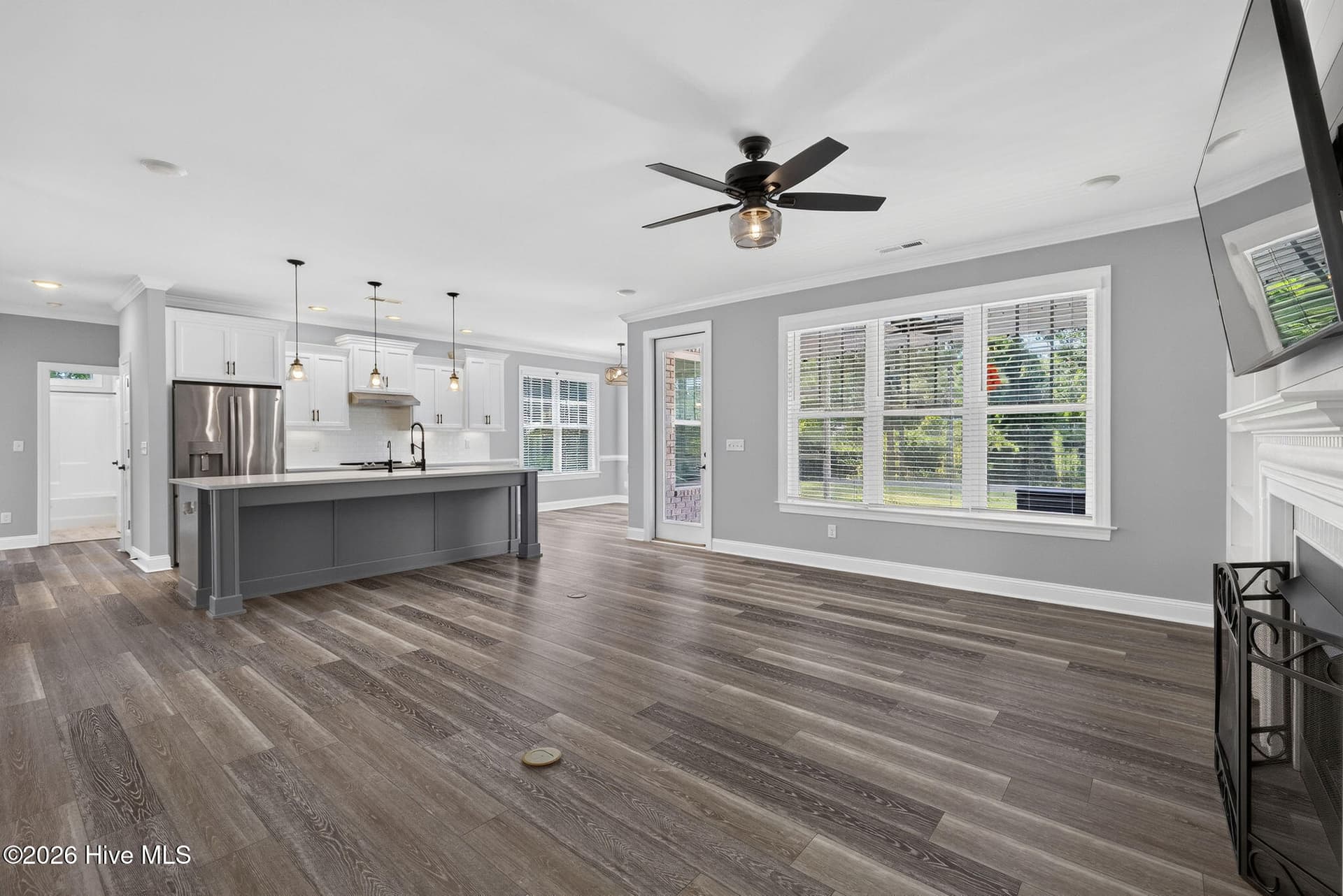 Single Family Residence at 646 Crown Pointe Drive, Hampstead, NC 28443, photo 15 of 44