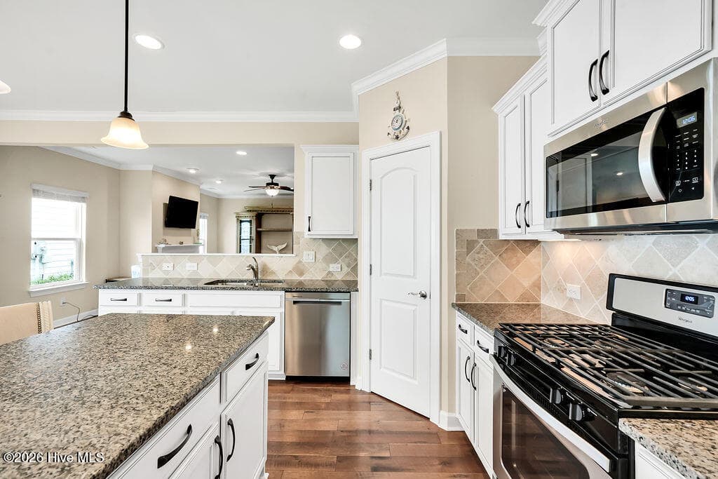 Single Family Residence at 7091 Muskerry Way, Leland, NC 28451, photo 14 of 107