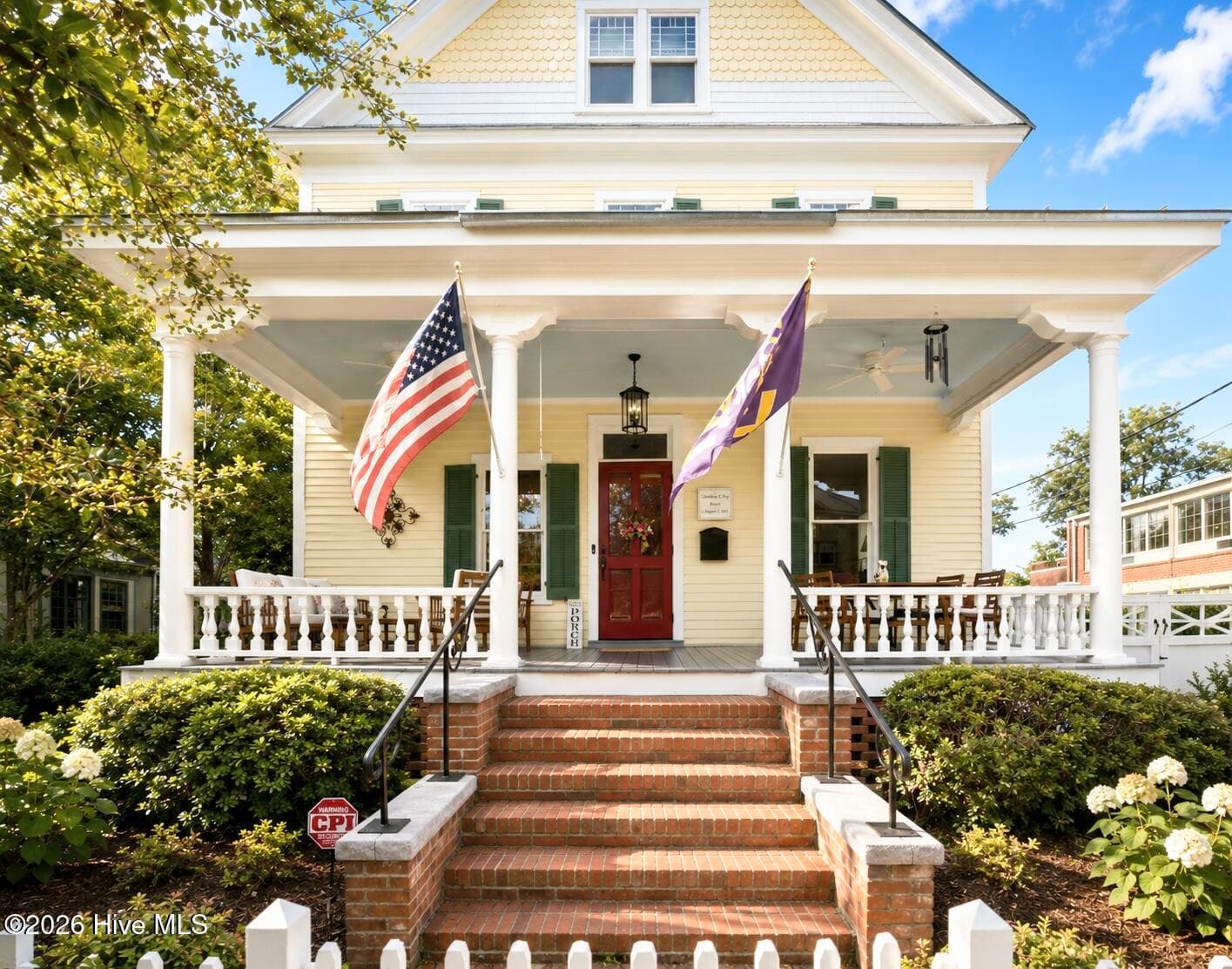 Single Family Residence at 512 Middle Street, New Bern, NC 28560, photo 9 of 73