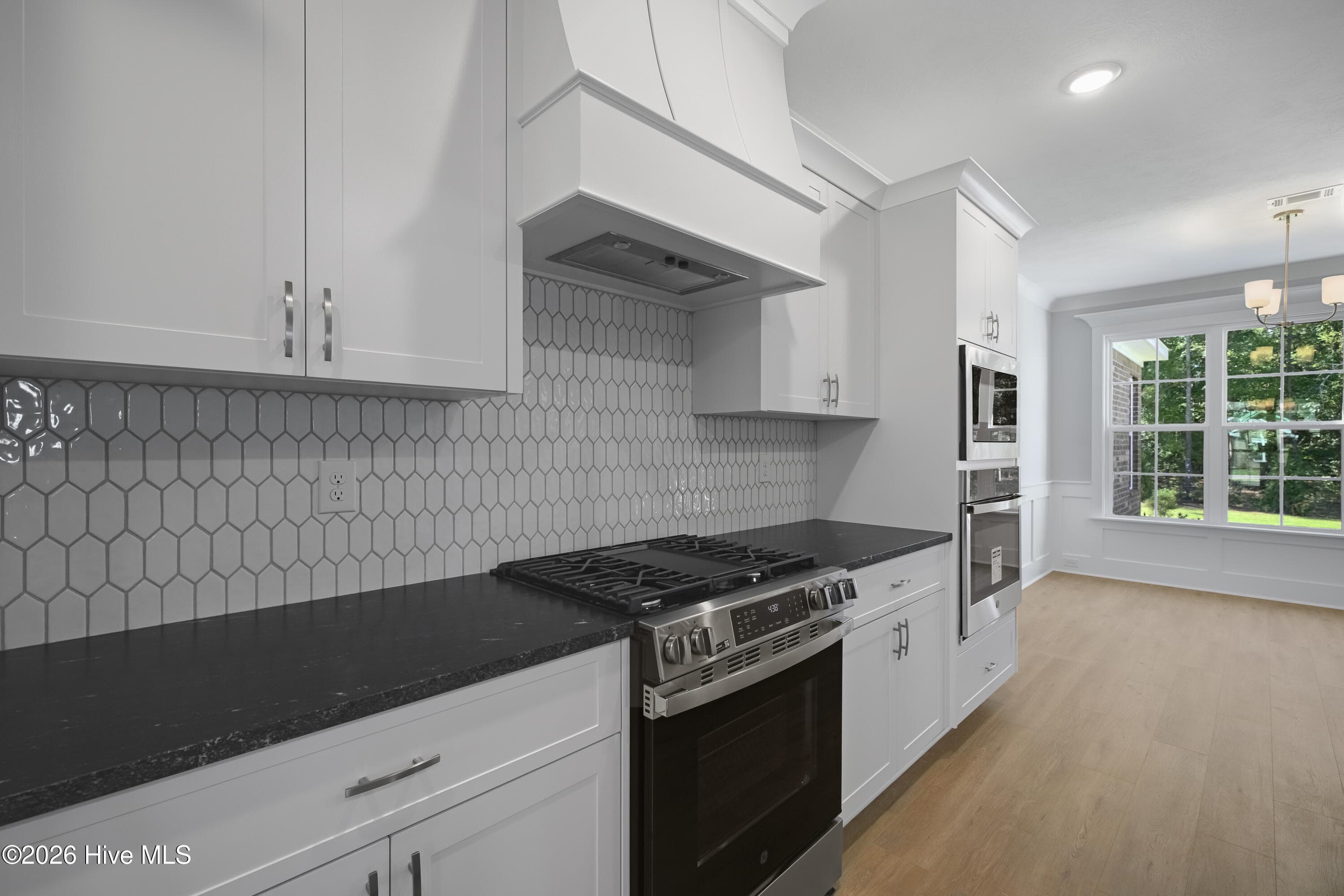Beautiful tiled backsplash. - 458 Longshadow Drive, Aiken, SC 29803