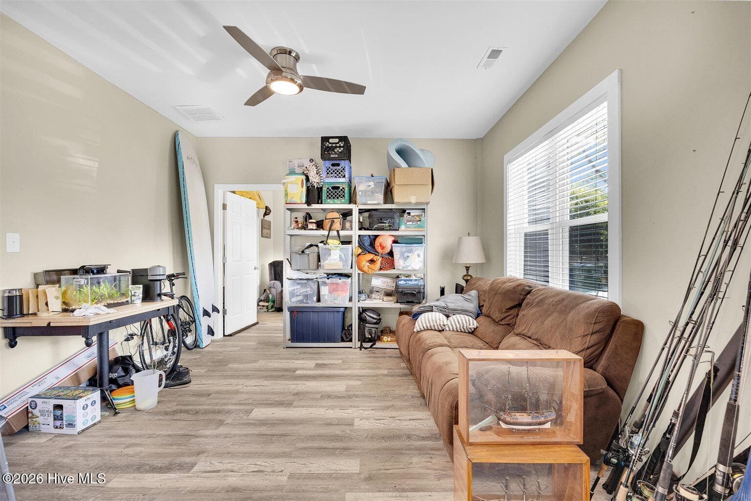Back unit Living - 305 Macmillan Avenue N, Wilmington, NC 28403
