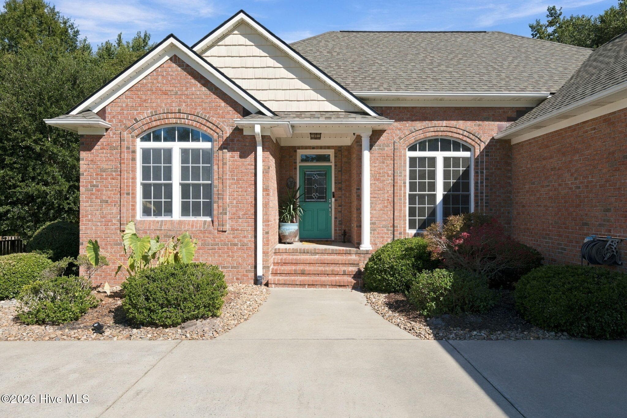 Single Family Residence at 102 Lugano Road, New Bern, NC 28562, photo 2 of 47