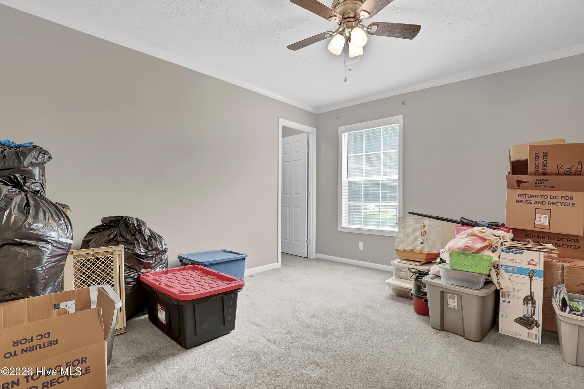 Manufactured Home at 570 King Drive, Hampstead, NC 28443, photo 18 of 40