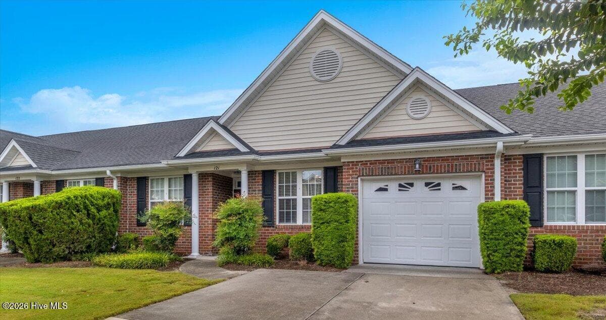 Townhouse at 5006 Carleton Drive Unit 121, Wilmington, NC 28403, photo 2 of 33