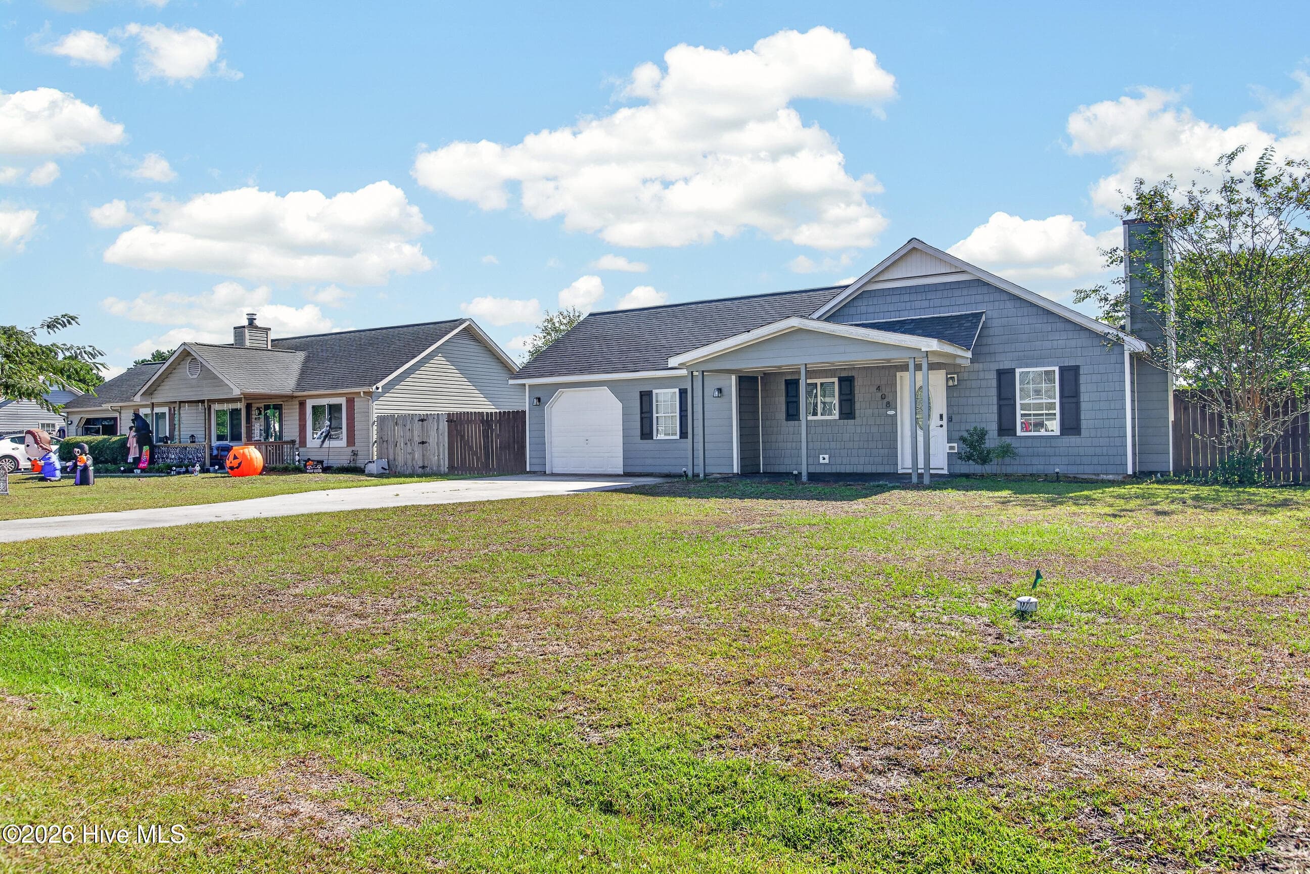 Single Family Residence at 408 Foxtrace Lane, Hubert, NC 28539, photo 2 of 35