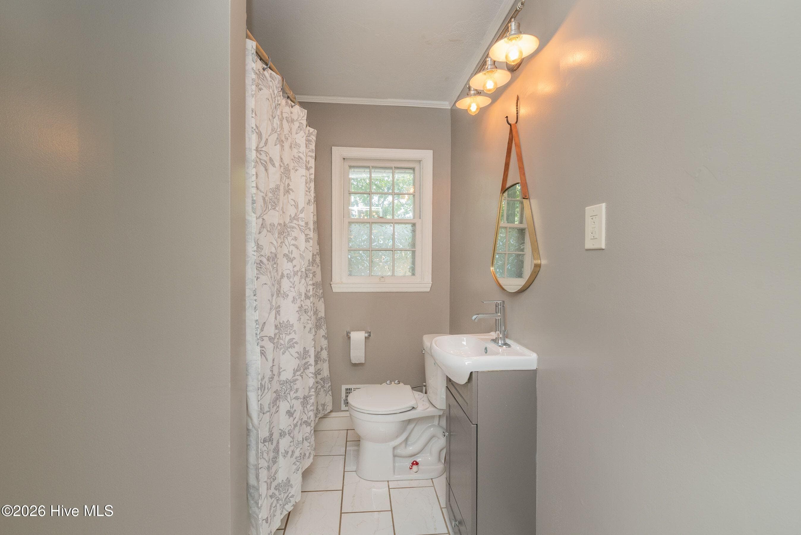 Full bath - 210 Dunbarton Circle SE, Aiken, SC 29803