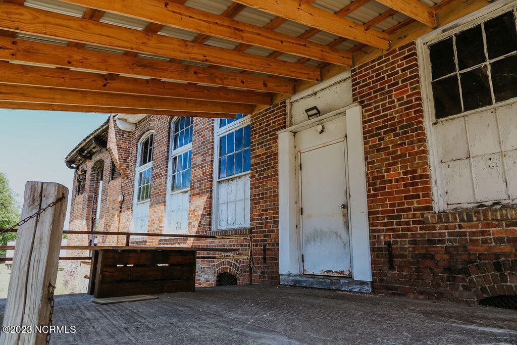 Warehouse at 340 Seaboard Street, Vass, NC 28394, photo 4 of 5