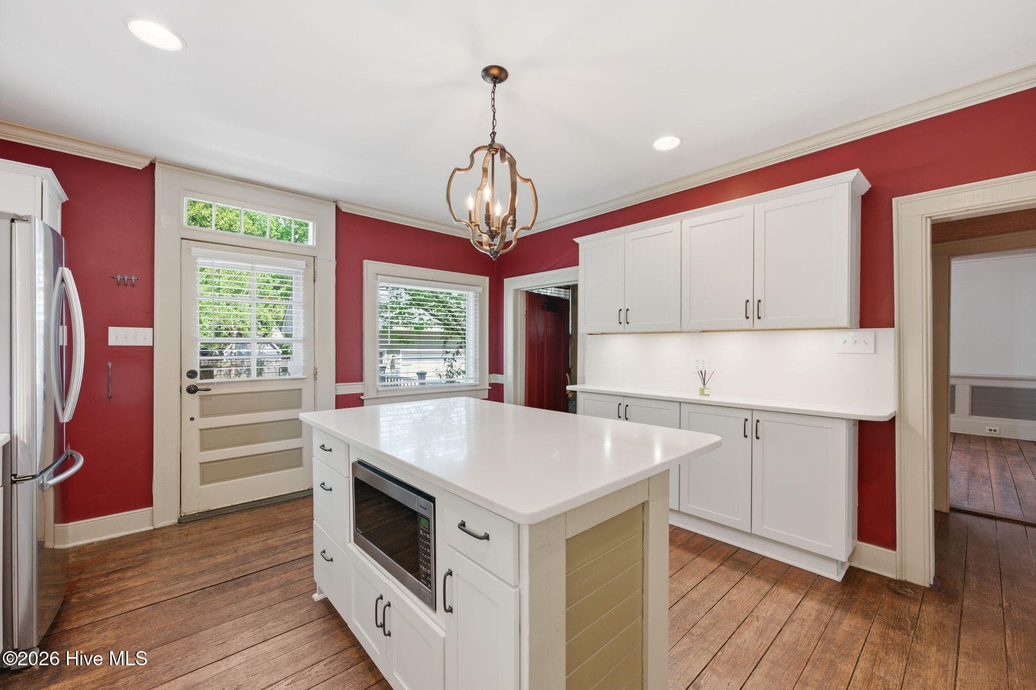 Single Family Residence at 804 Pollock Street, New Bern, NC 28562, photo 2 of 4