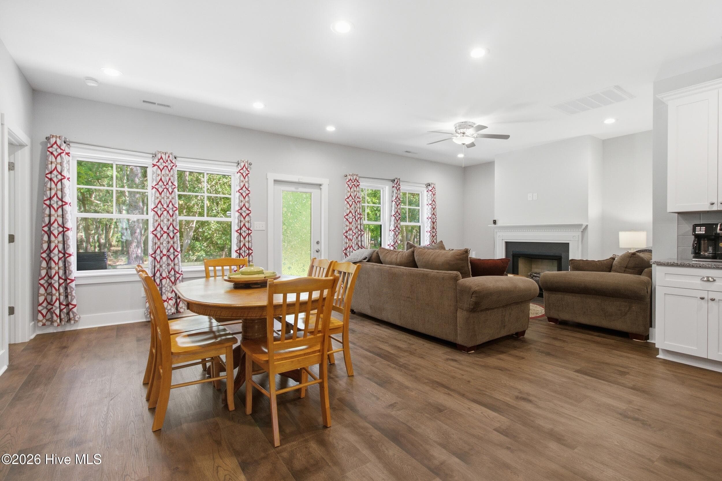 Dining - 1207 Barkentine Drive, New Bern, NC 28560