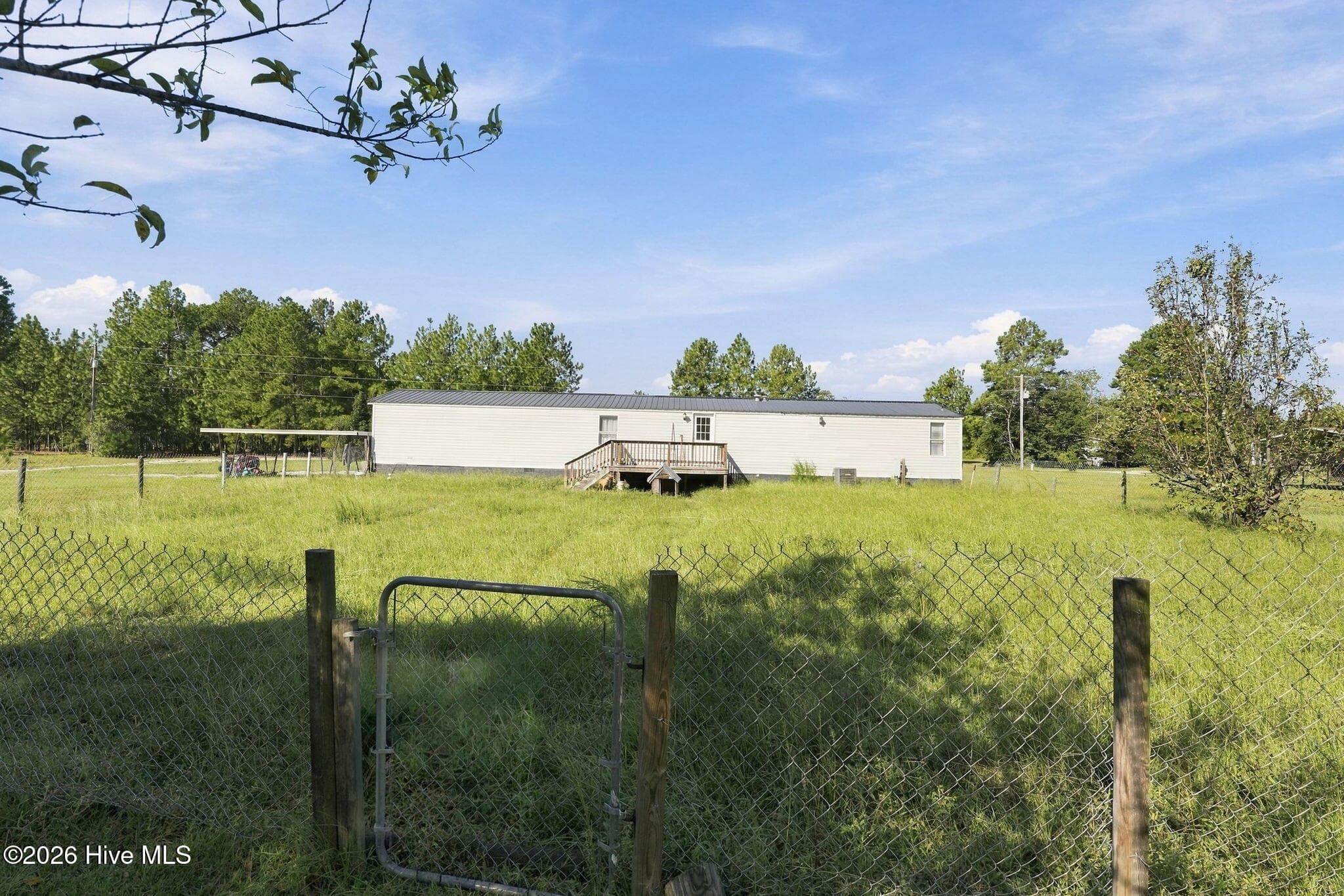 Manufactured Home at 135 Meadow Lane, Hamlet, NC 28345, photo 28 of 38