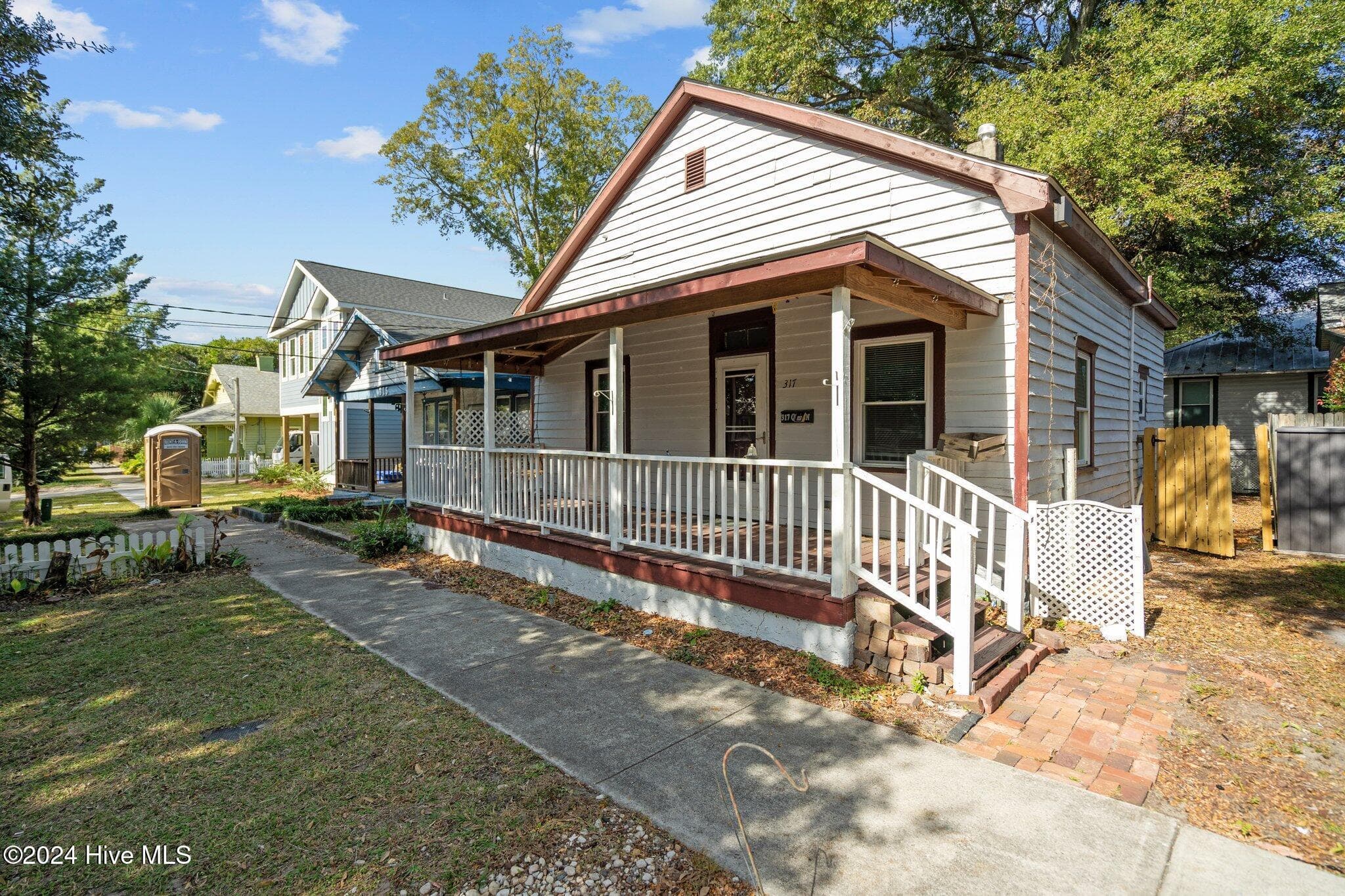 Single Family Residence at 317 Queen Street, Wilmington, NC 28401, photo 2 of 14