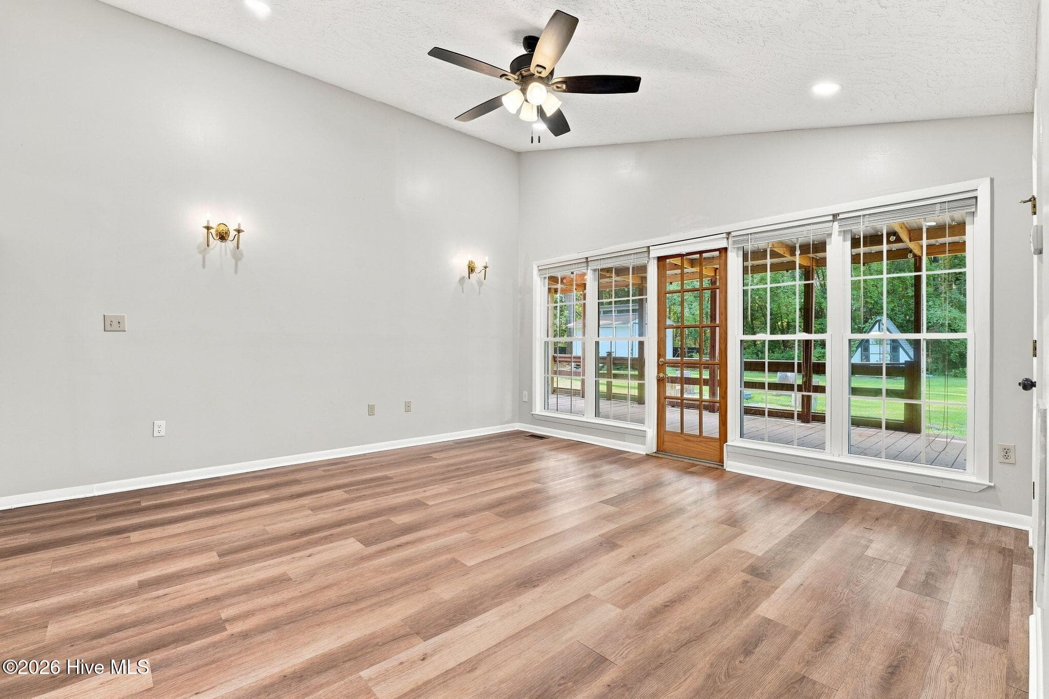 Large master bedroom - 13280 Blues Farm Road, Laurinburg, NC 28352
