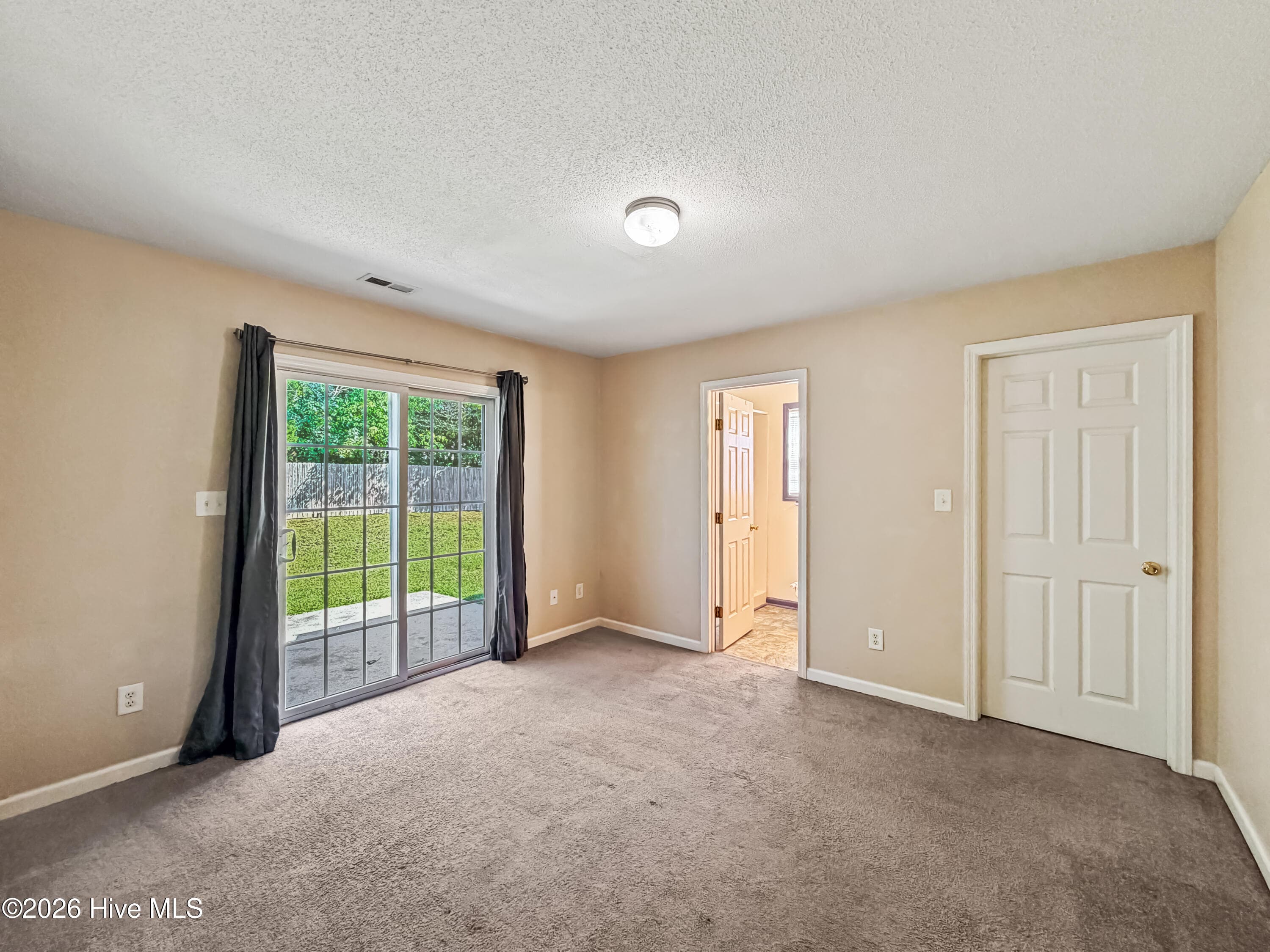 Townhouse at 164 Kelly Circle, Hubert, NC 28539, photo 13 of 33
