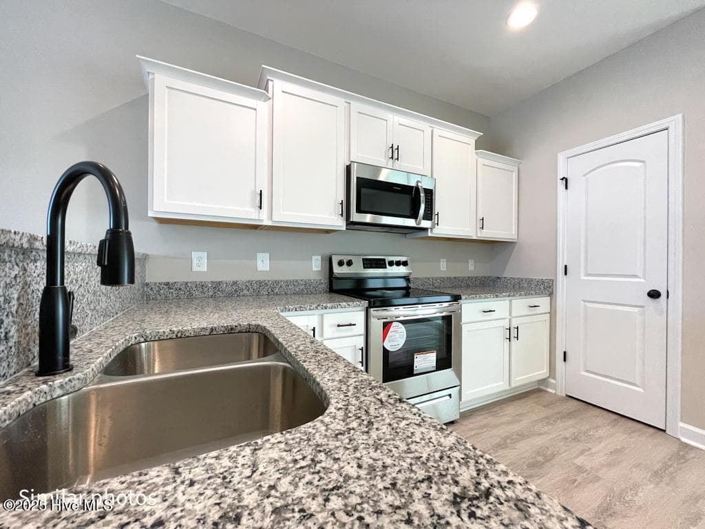 Townhouse at 721 Cross Bridge Way, Sneads Ferry, NC 28460, photo 4 of 19