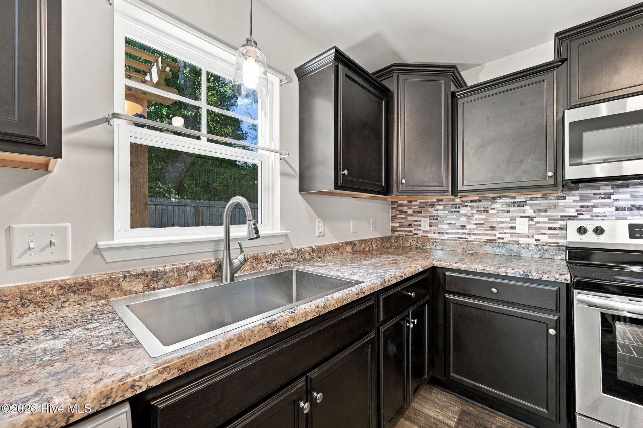 Single Family Residence at 337 James Hedrick Court, Jacksonville, NC 28540, photo 16 of 61