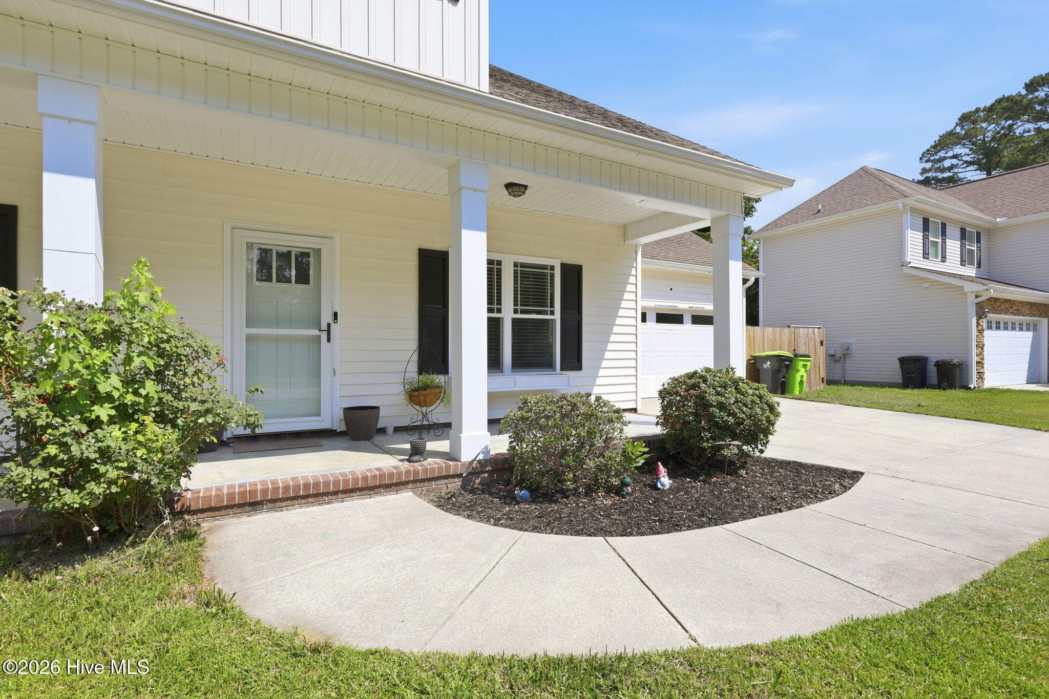Single Family Residence at 402 Satterfield Drive, New Bern, NC 28560, photo 3 of 42