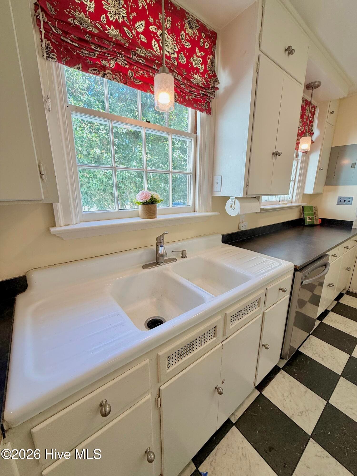 Single Family Residence at 1009 Rhem Street, Kinston, NC 28501, photo 20 of 60