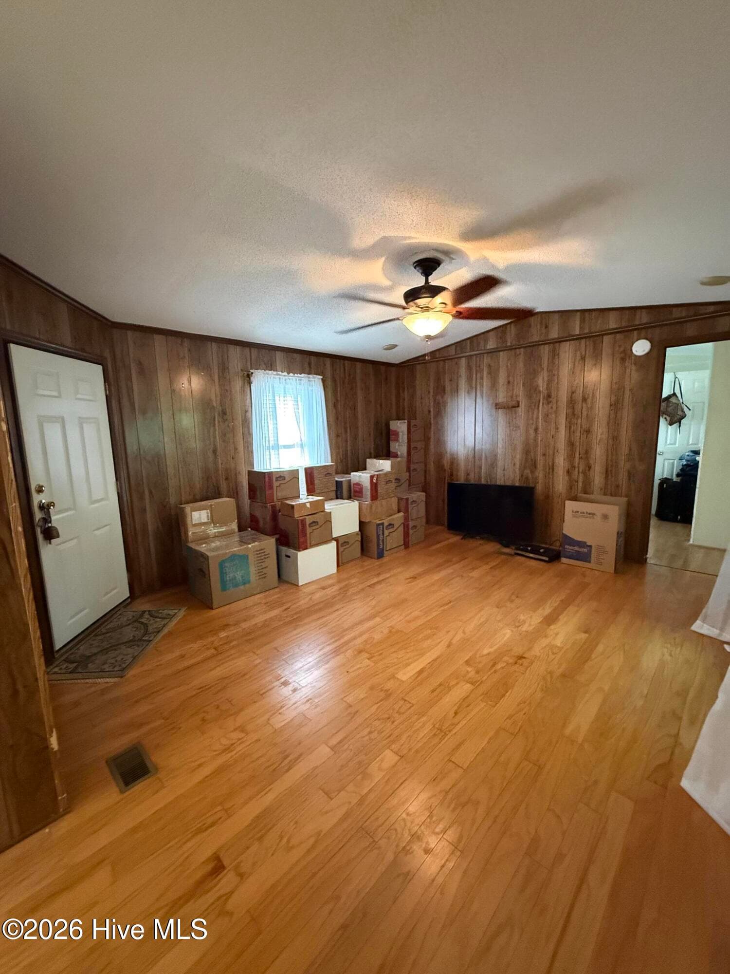 Manufactured Home at 114 Lejeune Road, Cape Carteret, NC 28584, photo 9 of 57