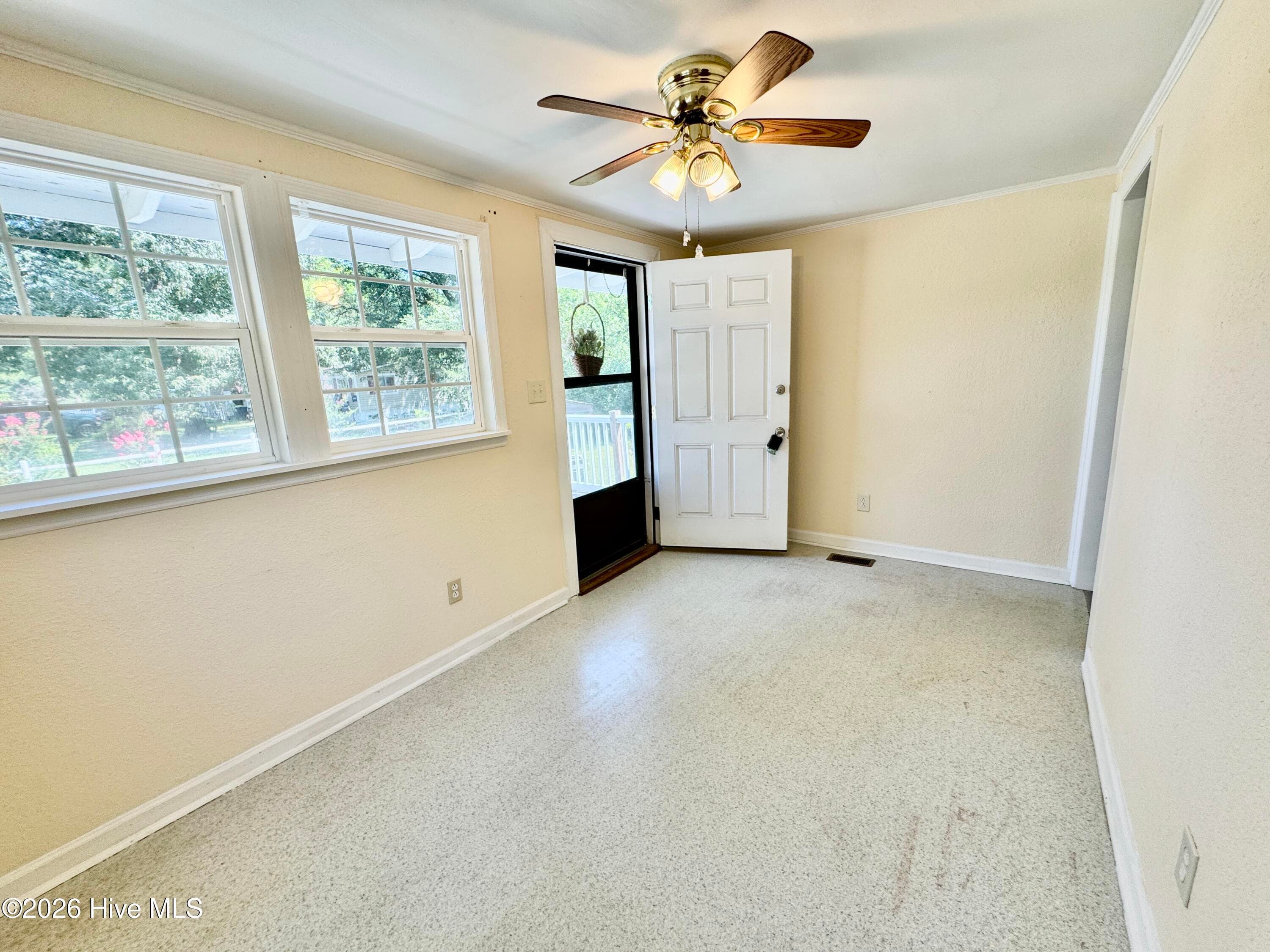 136 Floyd Pond Lane, Richlands, NC 28574