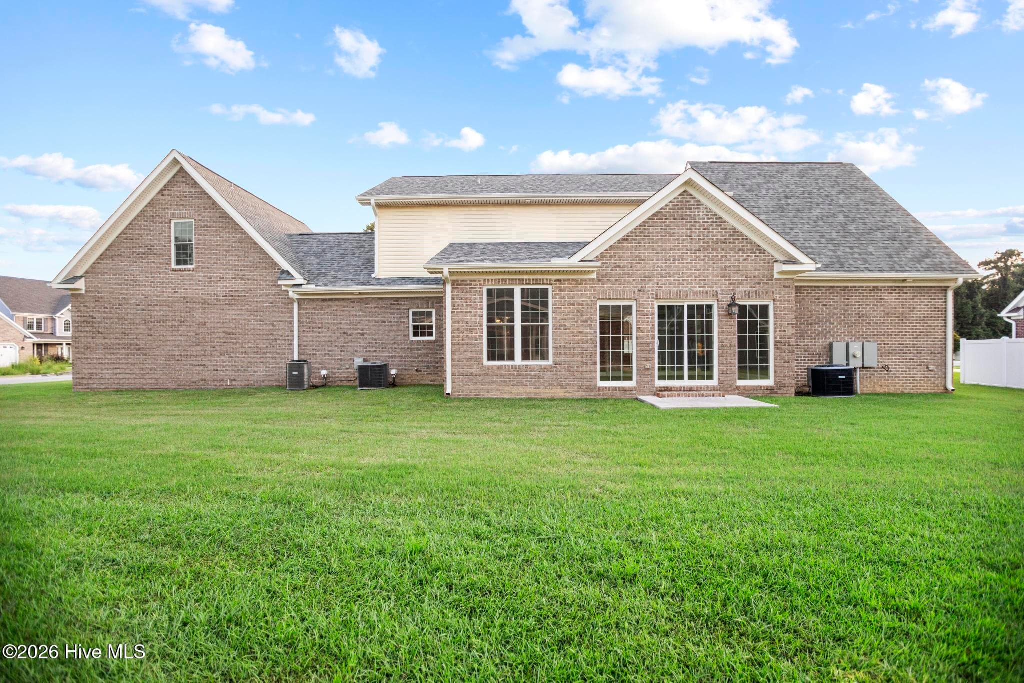 Single Family Residence at 407 King Richard Court, Jacksonville, NC 28546, photo 4 of 4