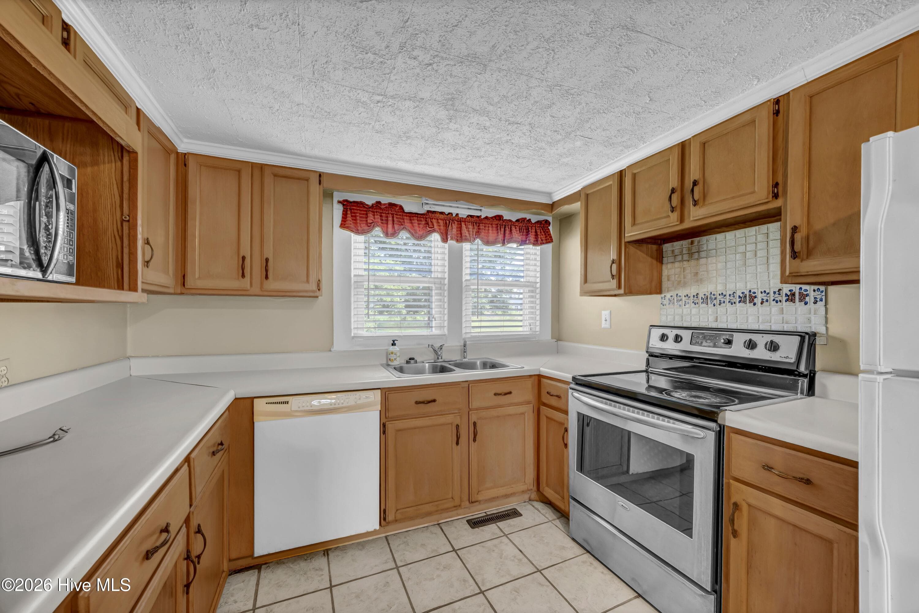 Single Family Residence at 4027 S Nc Hwy 11, Wallace, NC 28466, photo 8 of 27