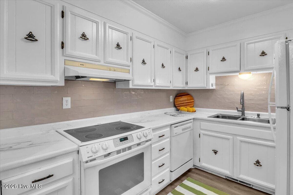 Single Family Residence at 5105 Belgrave Circle, Wilmington, NC 28403, photo 5 of 37
