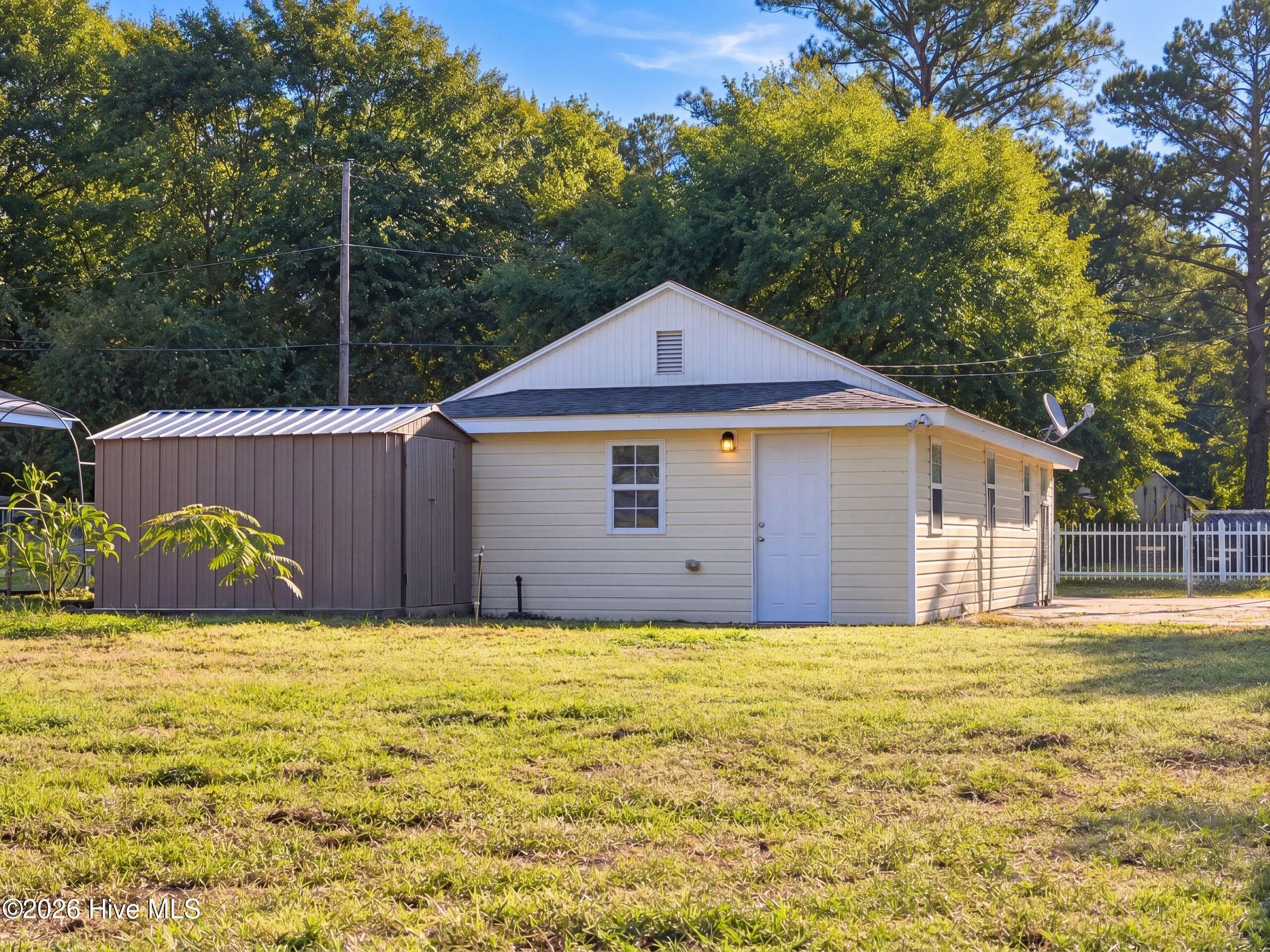 Single Family Residence at 206 N Poplar Street E, New Bern, NC 28560, New Bern, photo 5 of 14