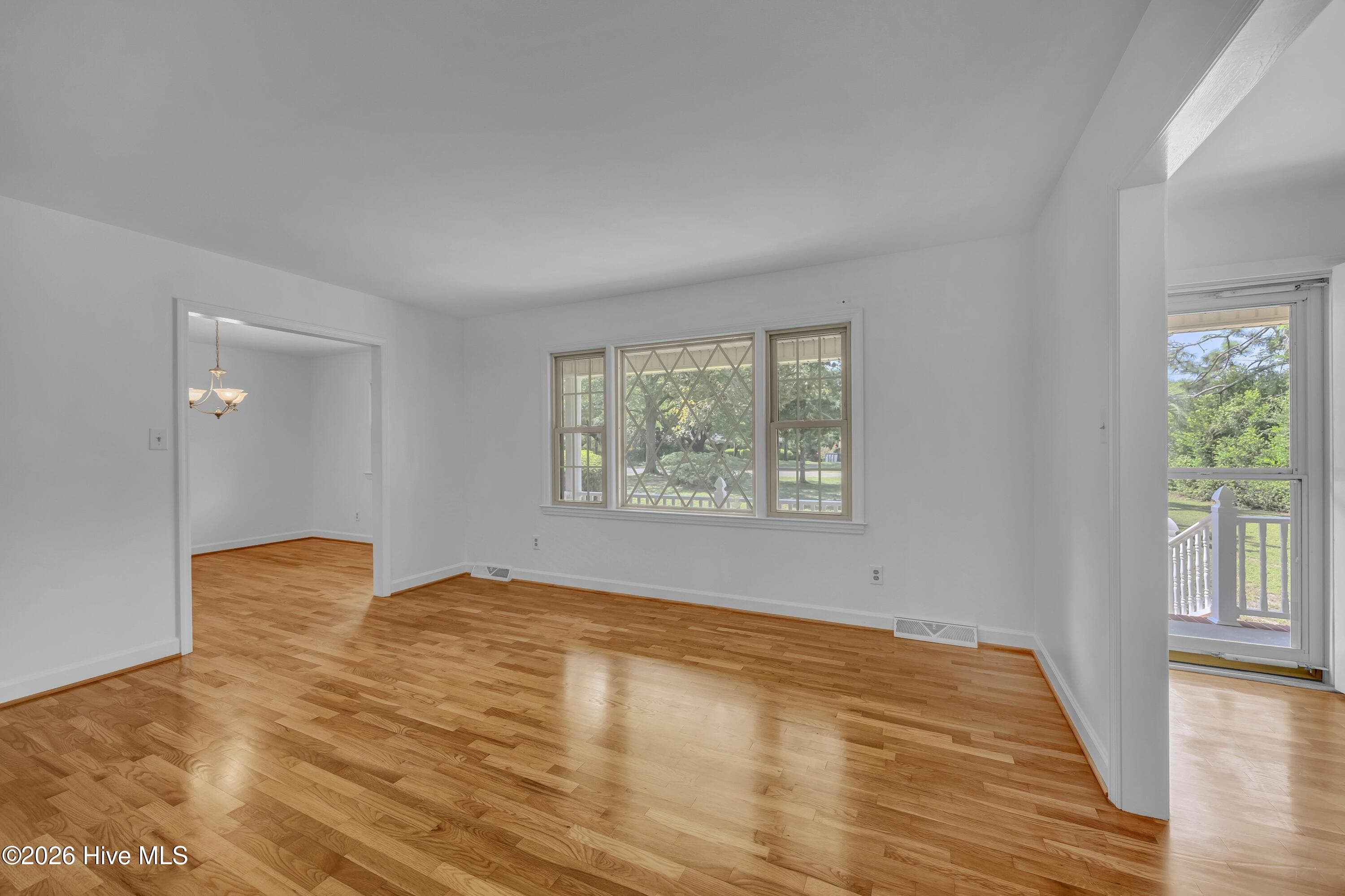 Single Family Residence at 5137 Clear Run Drive, Wilmington, NC 28403, photo 7 of 25