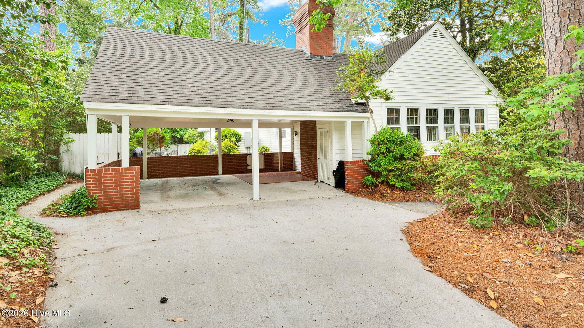 Single Family Residence at 1902 Sherwood Drive, Greenville, NC 27858, photo 7 of 59