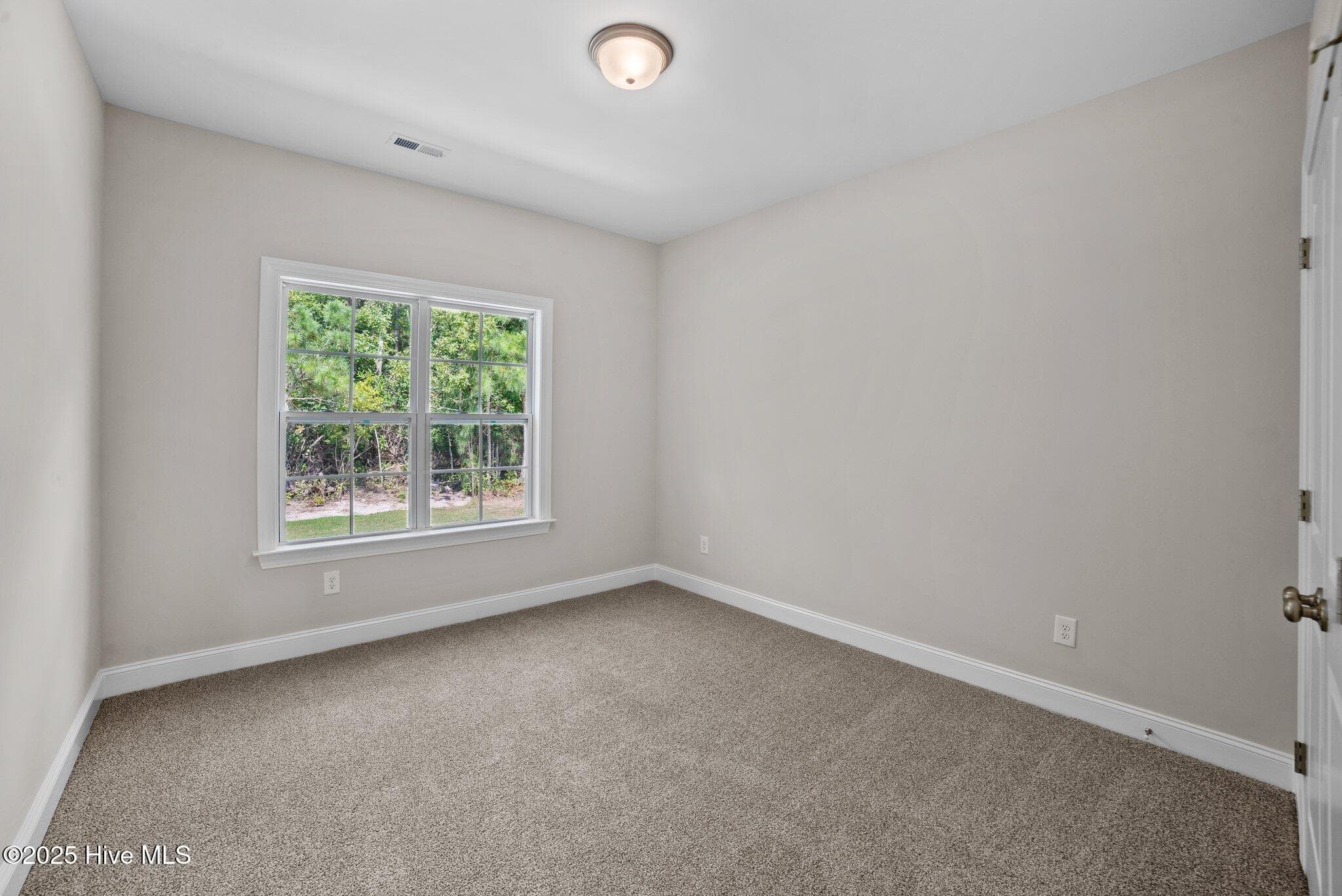 Photo of similar home - 3209 Honeysuckle Drive, Winterville, NC 28590