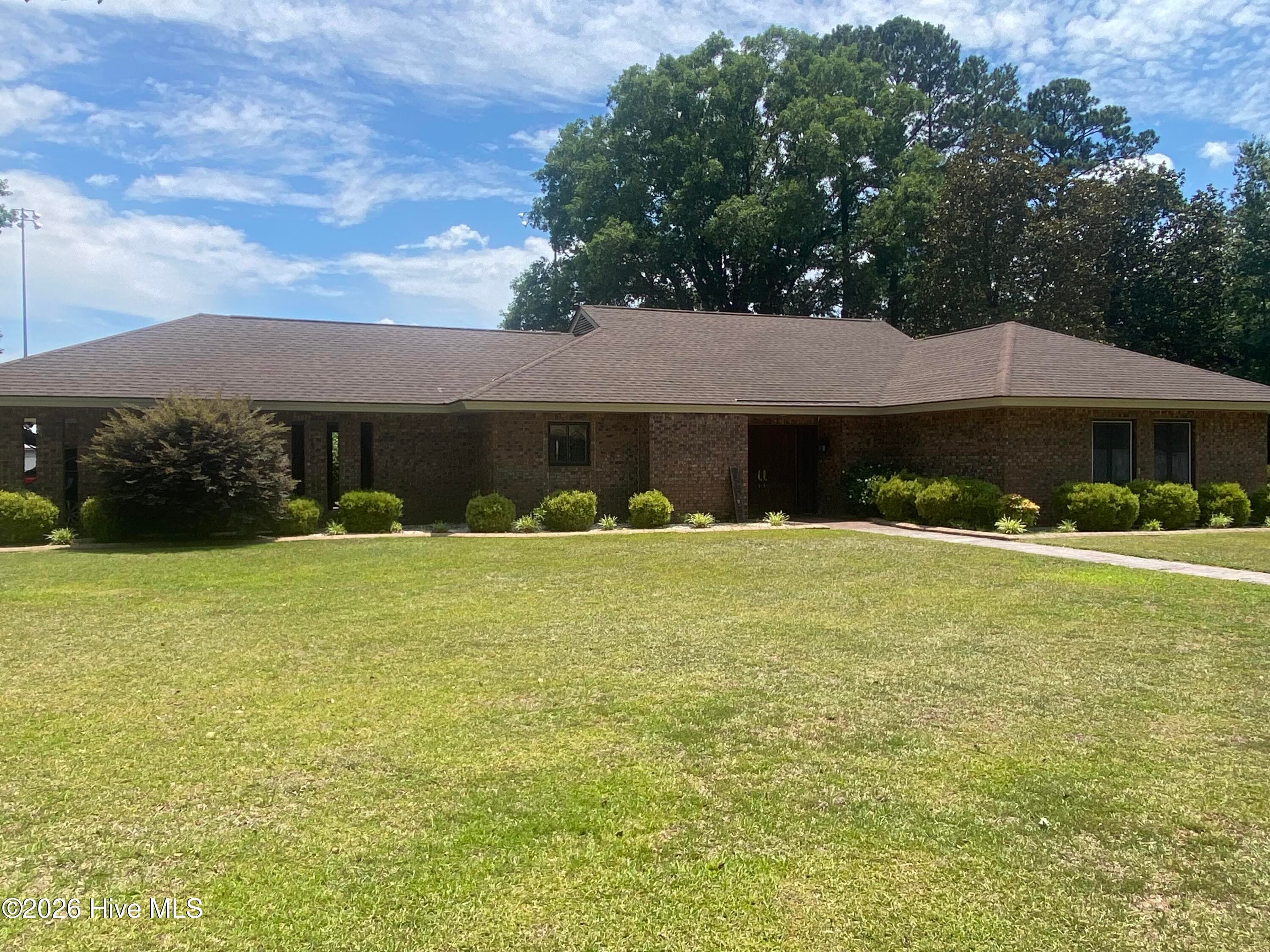 Single Family Residence at 616 E Murphy Street, Wallace, NC 28466, photo 10 of 122