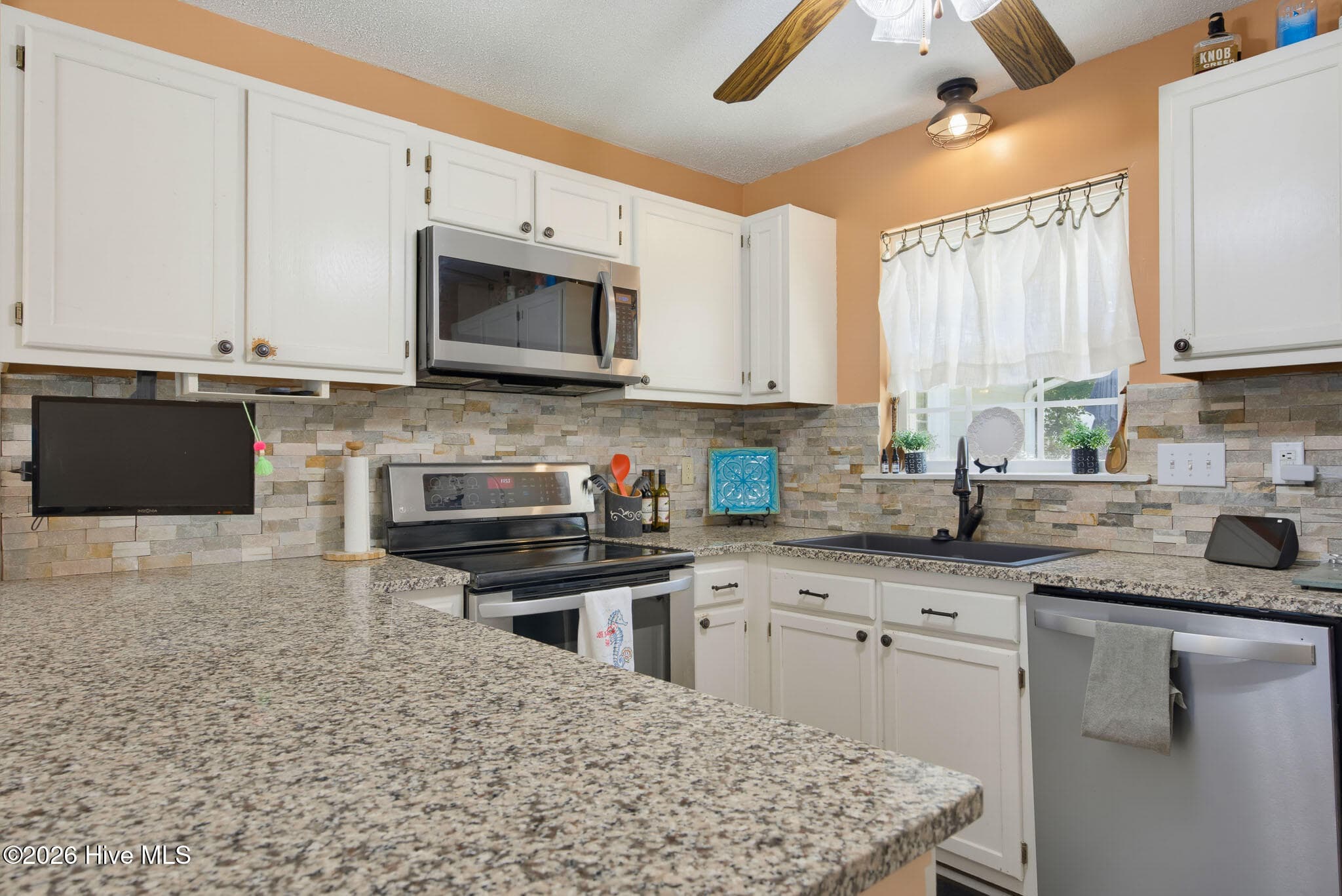 Single Family Residence at 103 Tory Circle, Jacksonville, NC 28546, photo 16 of 41