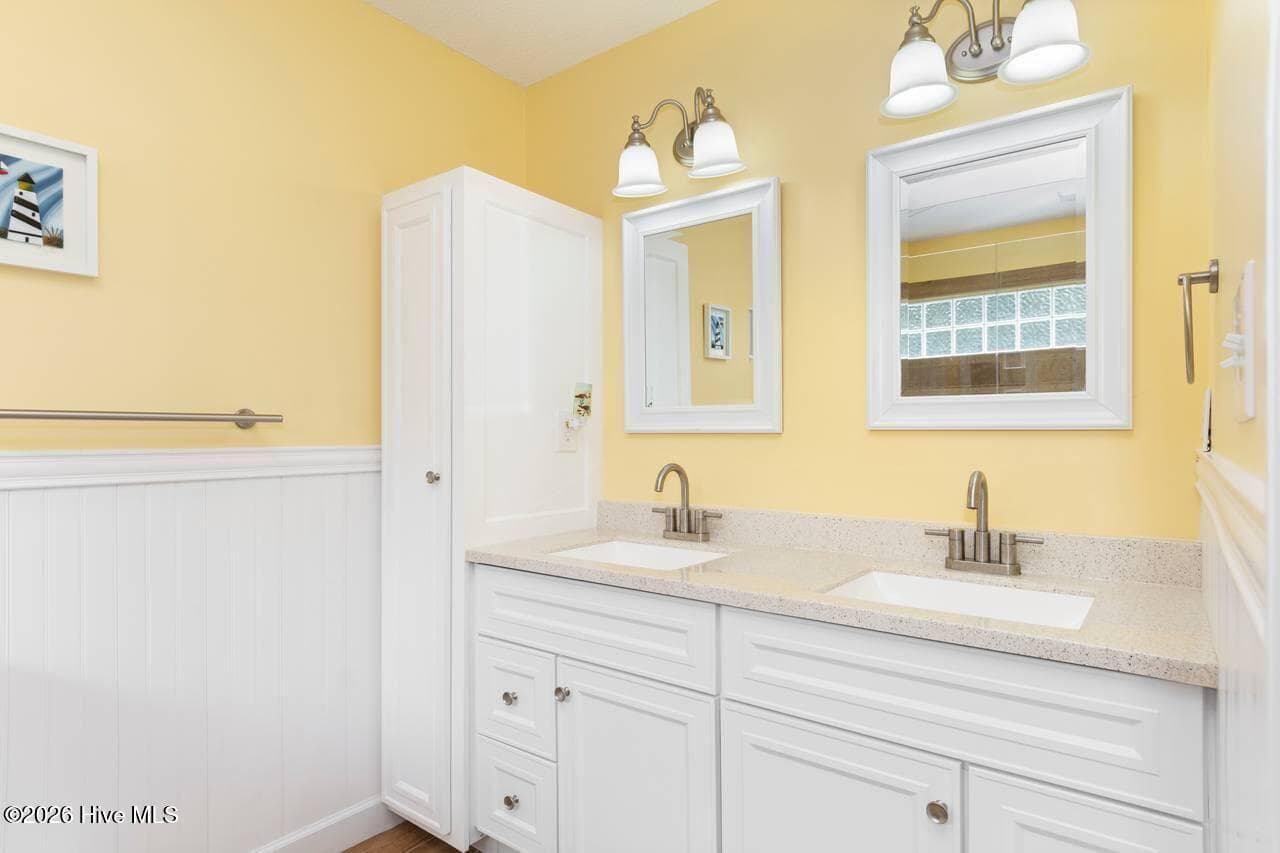 Single Family Residence at 303 Osprey Ridge Court, Emerald Isle, NC 28594, photo 12 of 23