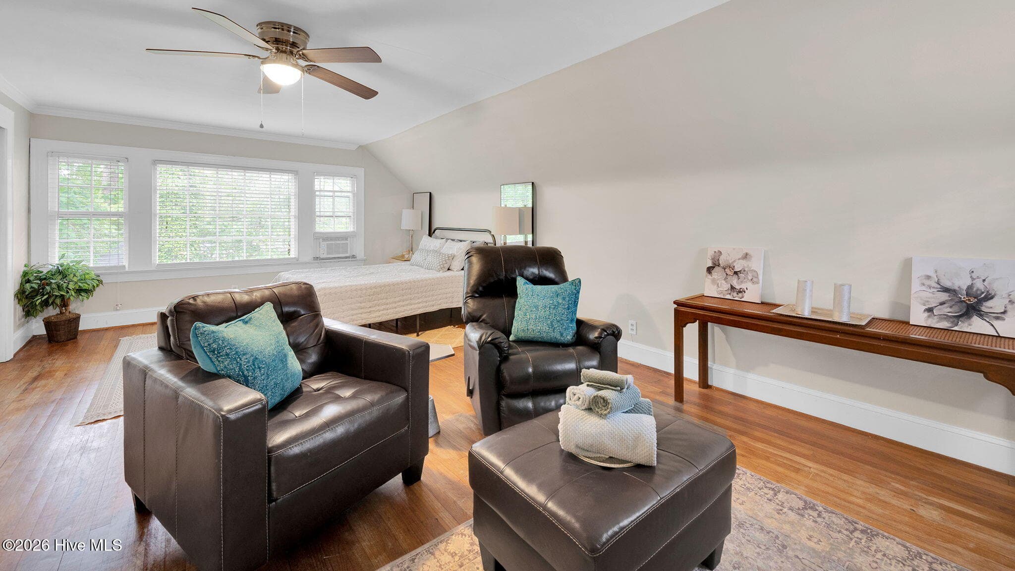 bed up 3 w room for a sitting area - 1902 Sherwood Drive, Greenville, NC 27858