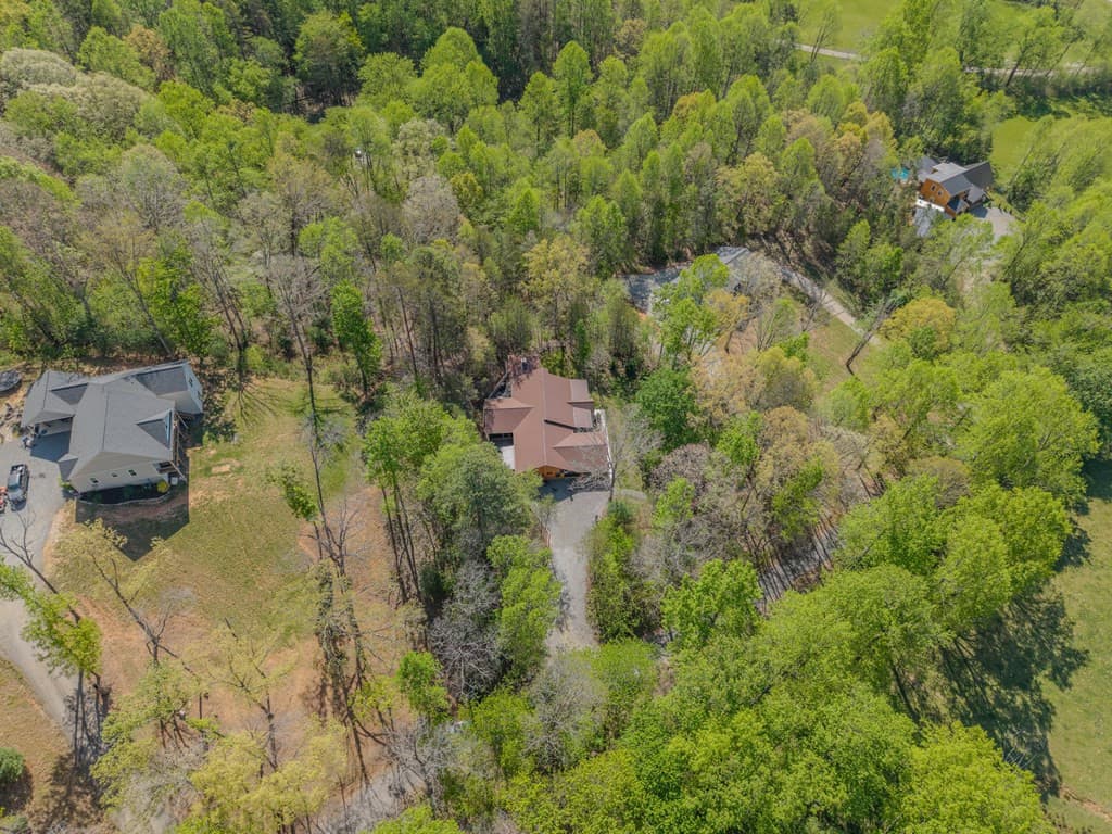 Residential at 190 Galloway Drive, Hayesville, NC 28904, photo 5 of 37