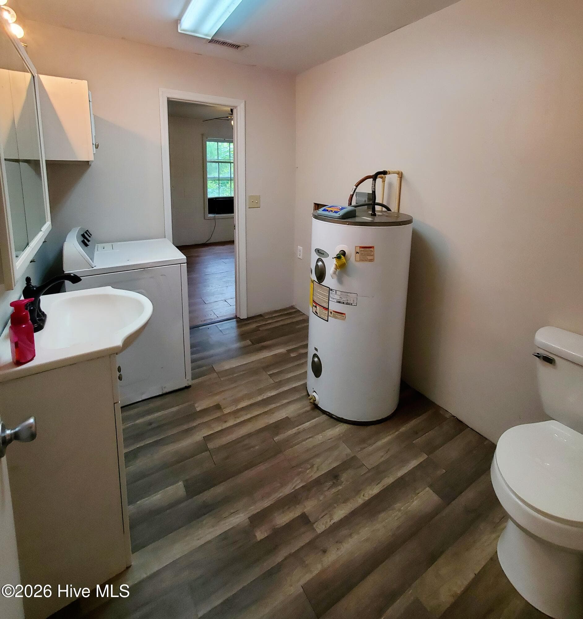 Single Family Residence at 425 Colonial Landing Road SE, Bolivia, NC 28422, photo 14 of 50