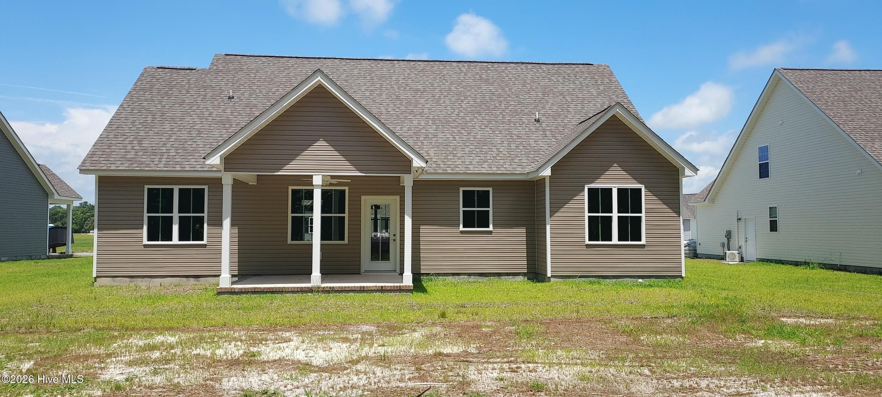 Single Family Residence at 114 Rolling Water Lane, Swansboro, NC 28584, photo 4 of 30